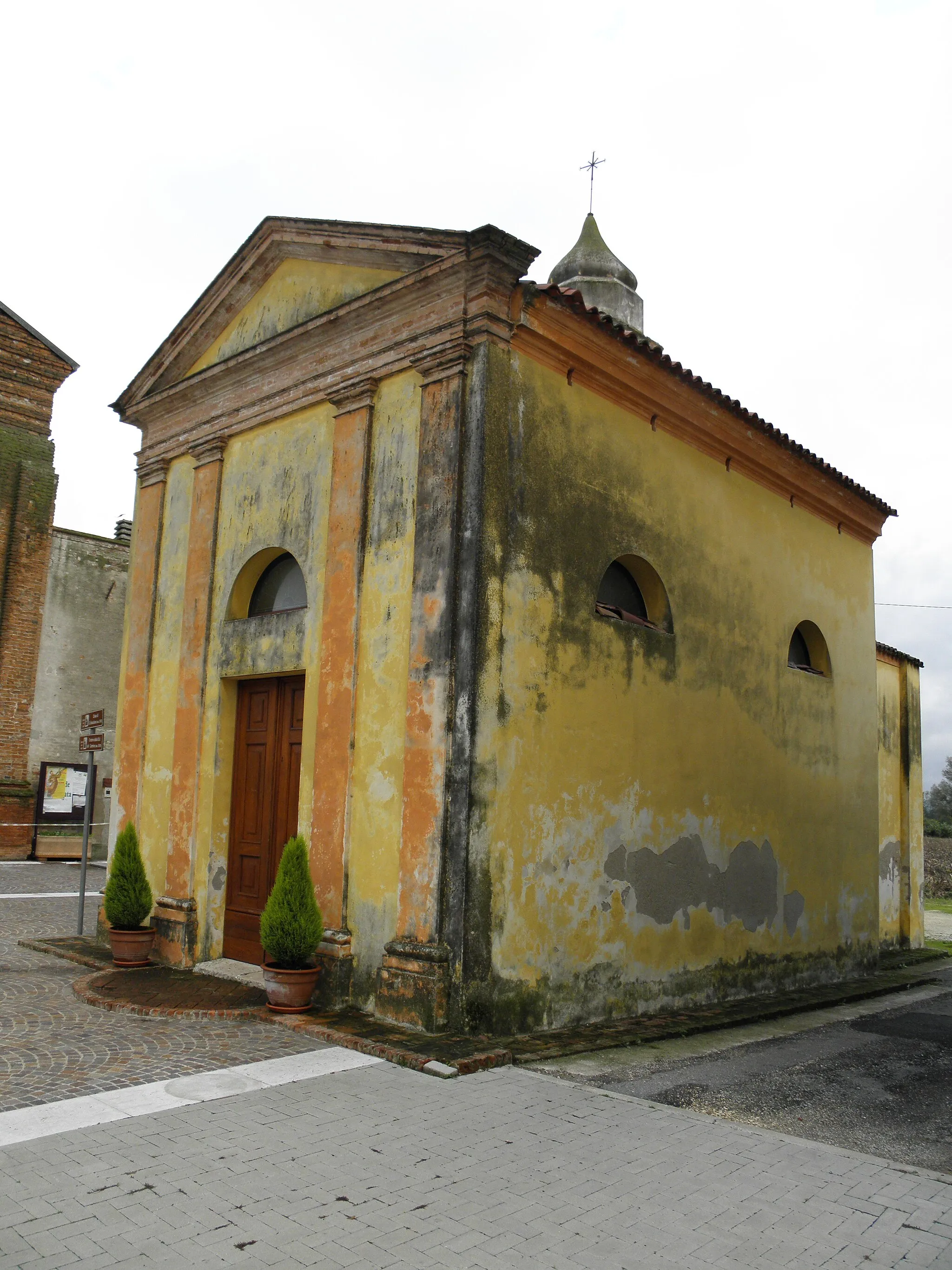 Photo showing: Crocetta, frazione di Badia Polesine: l'Oratorio della Beata Vergine del Carmine sito di fronte alla Chiesa Parrocchiale di San Sebastiano.