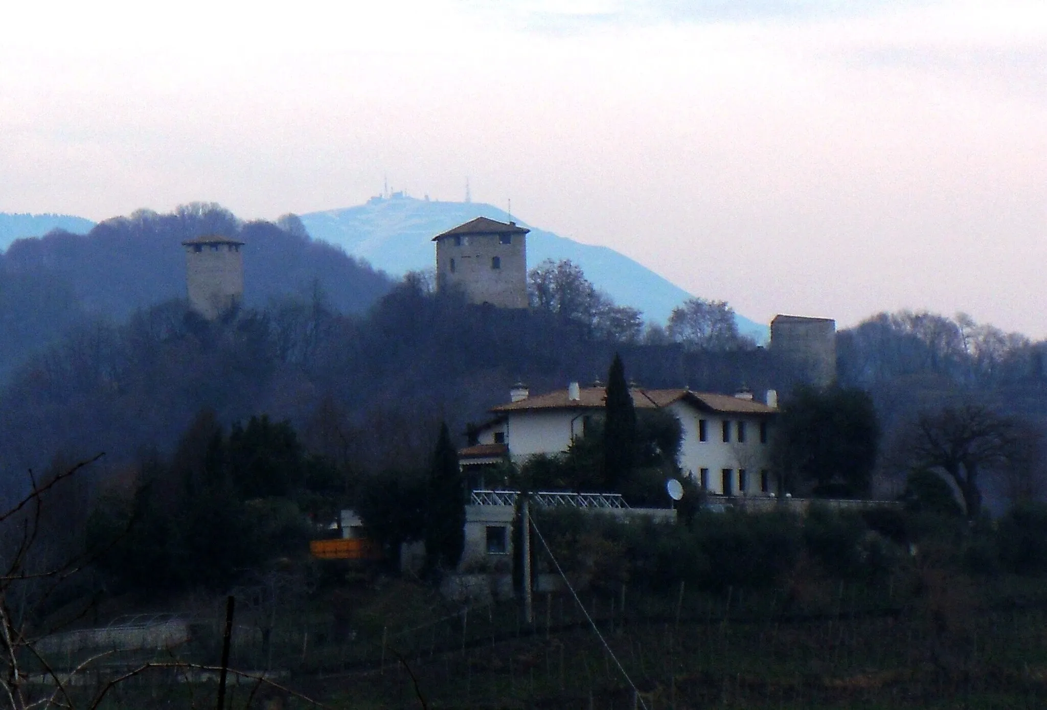 Photo showing: Torri di Credazzo