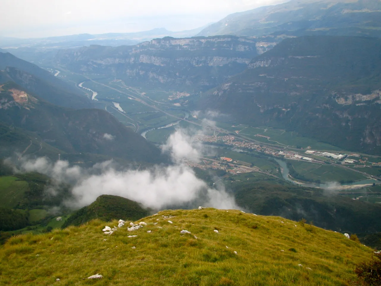 Photo showing: Adige dal Corno d'Aquilio