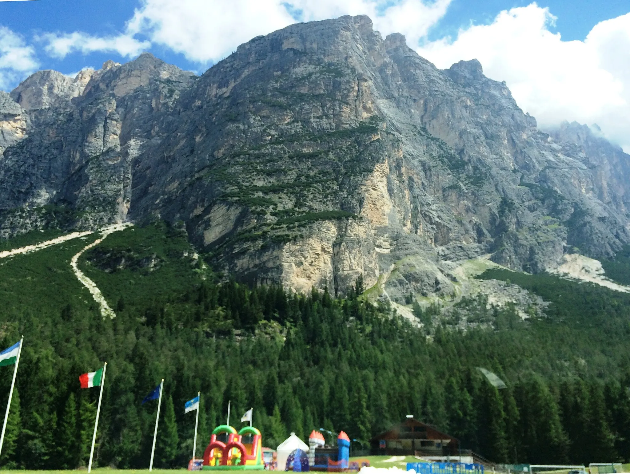 Photo showing: The mountain immediately northeast of Cortina, Belluno (Veneto), Northern Italy