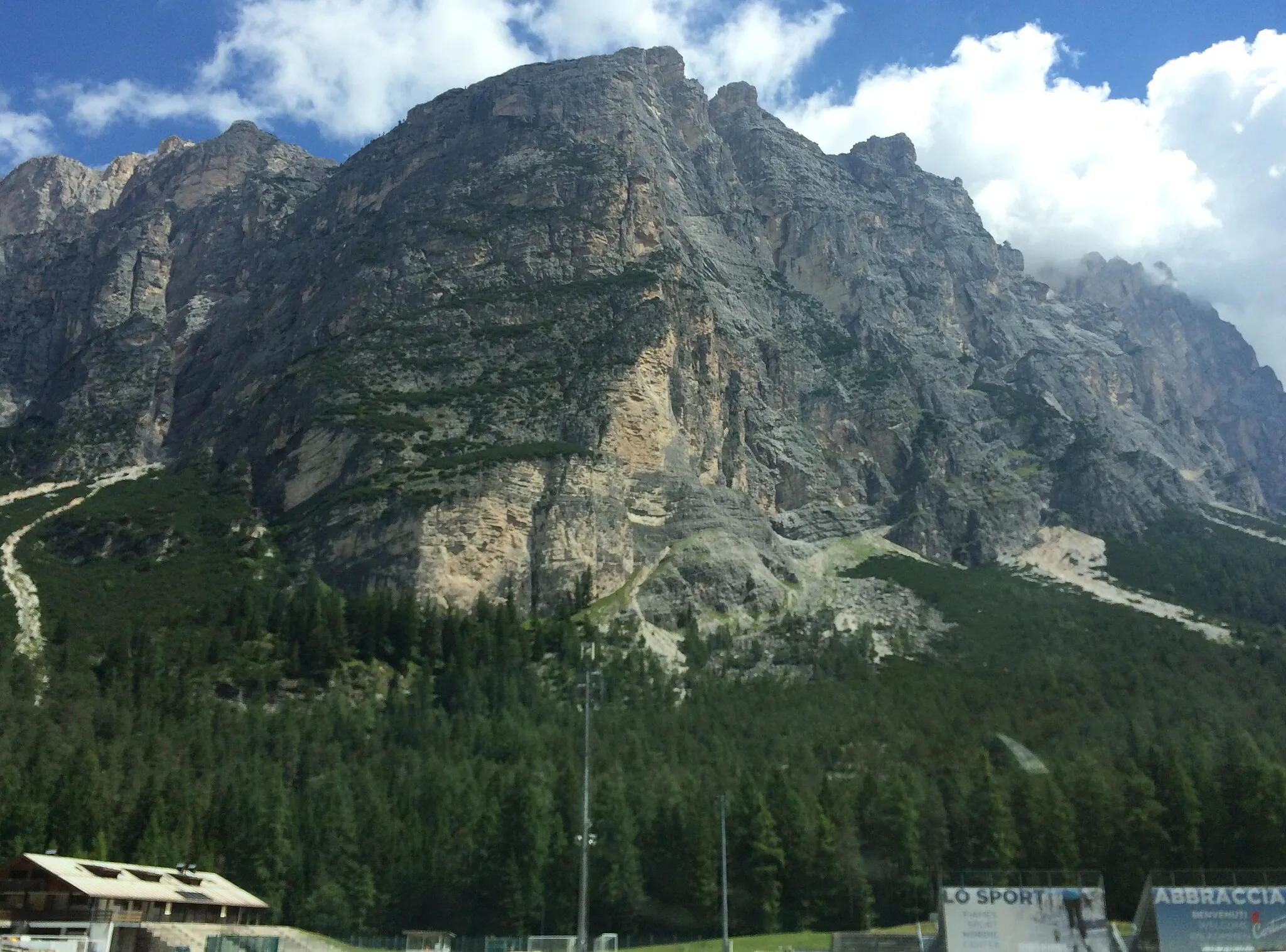 Photo showing: The mountain immediately northeast of Cortina, Belluno (Veneto), Northern Italy