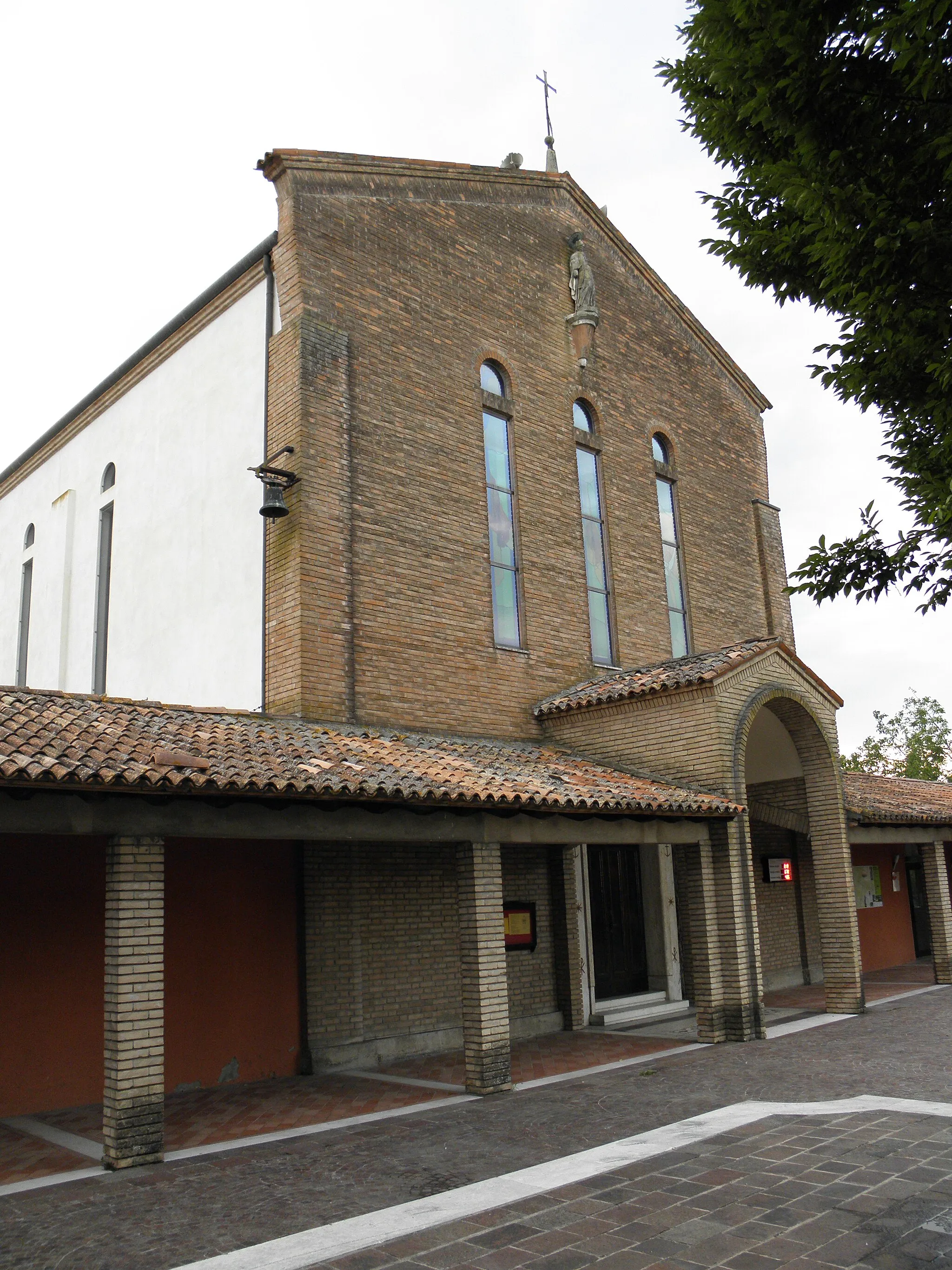 Photo showing: Altino, frazione di Quarto d'Altino: la chiesa parrocchiale di San Eliodoro.