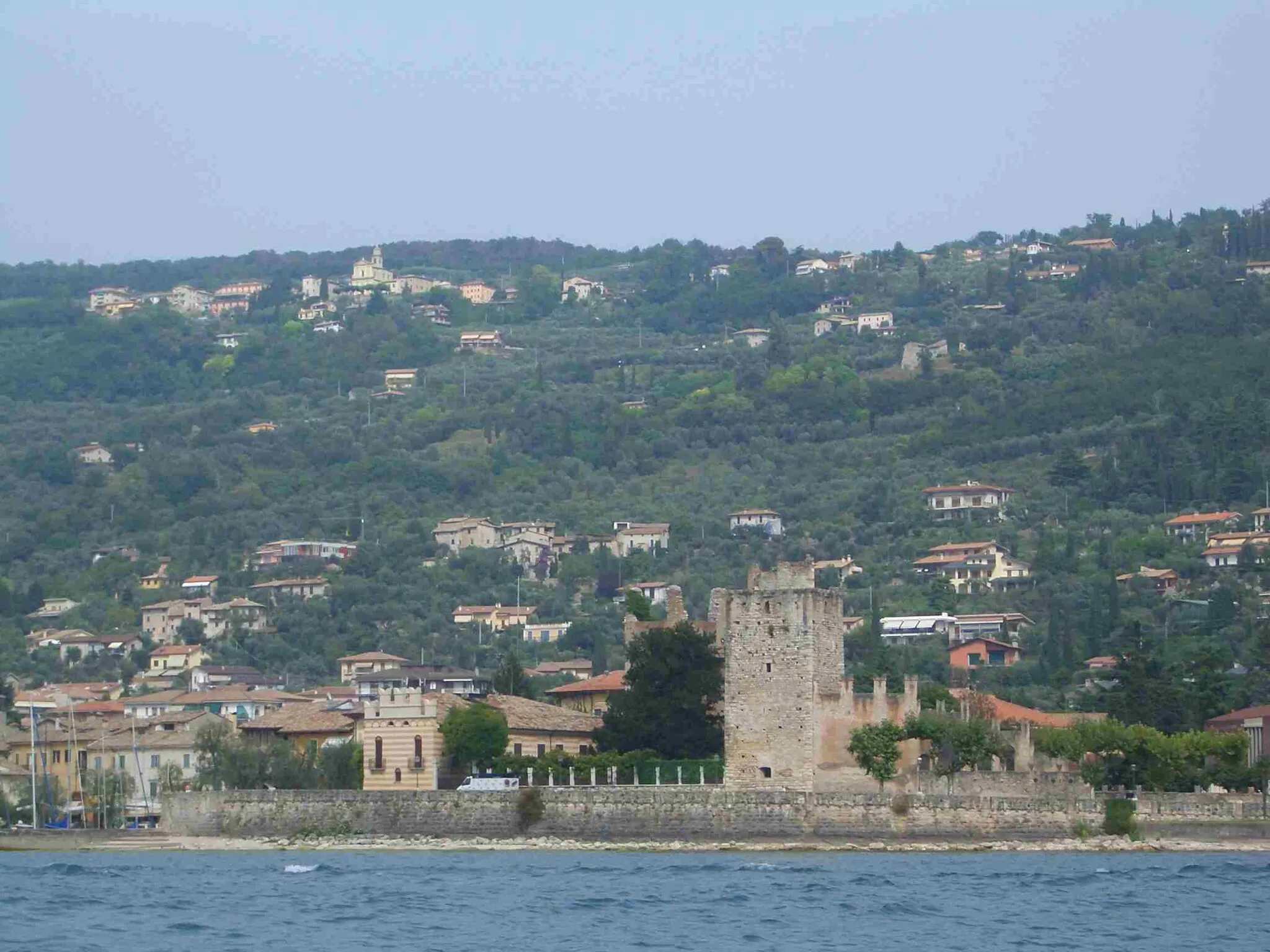 Photo showing: Lago di Garda / Garda Lake / Gardasee. Torri di Benaco