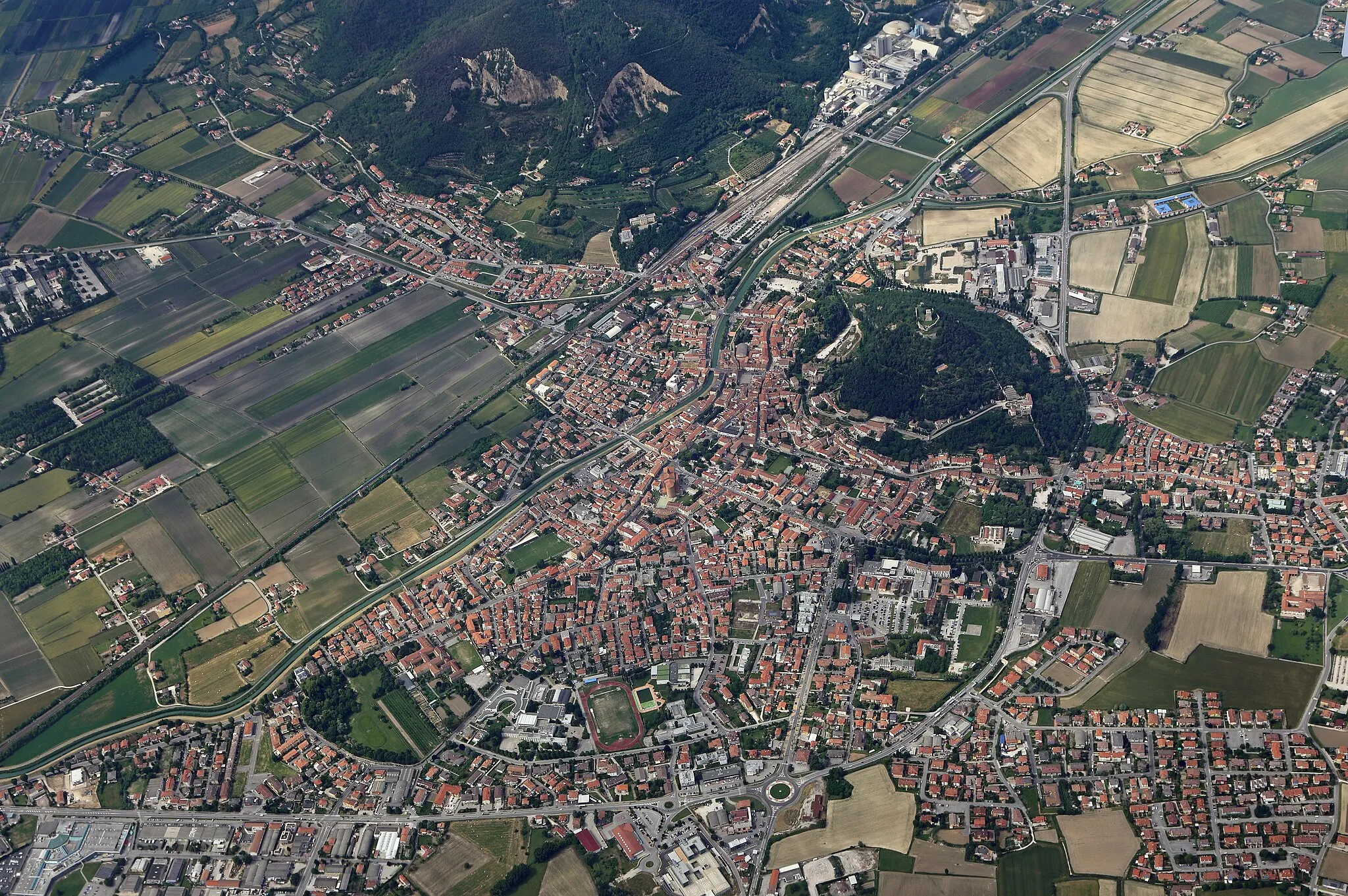 Photo showing: Monselice (province of Padua, Italy): aerial photograph of the town