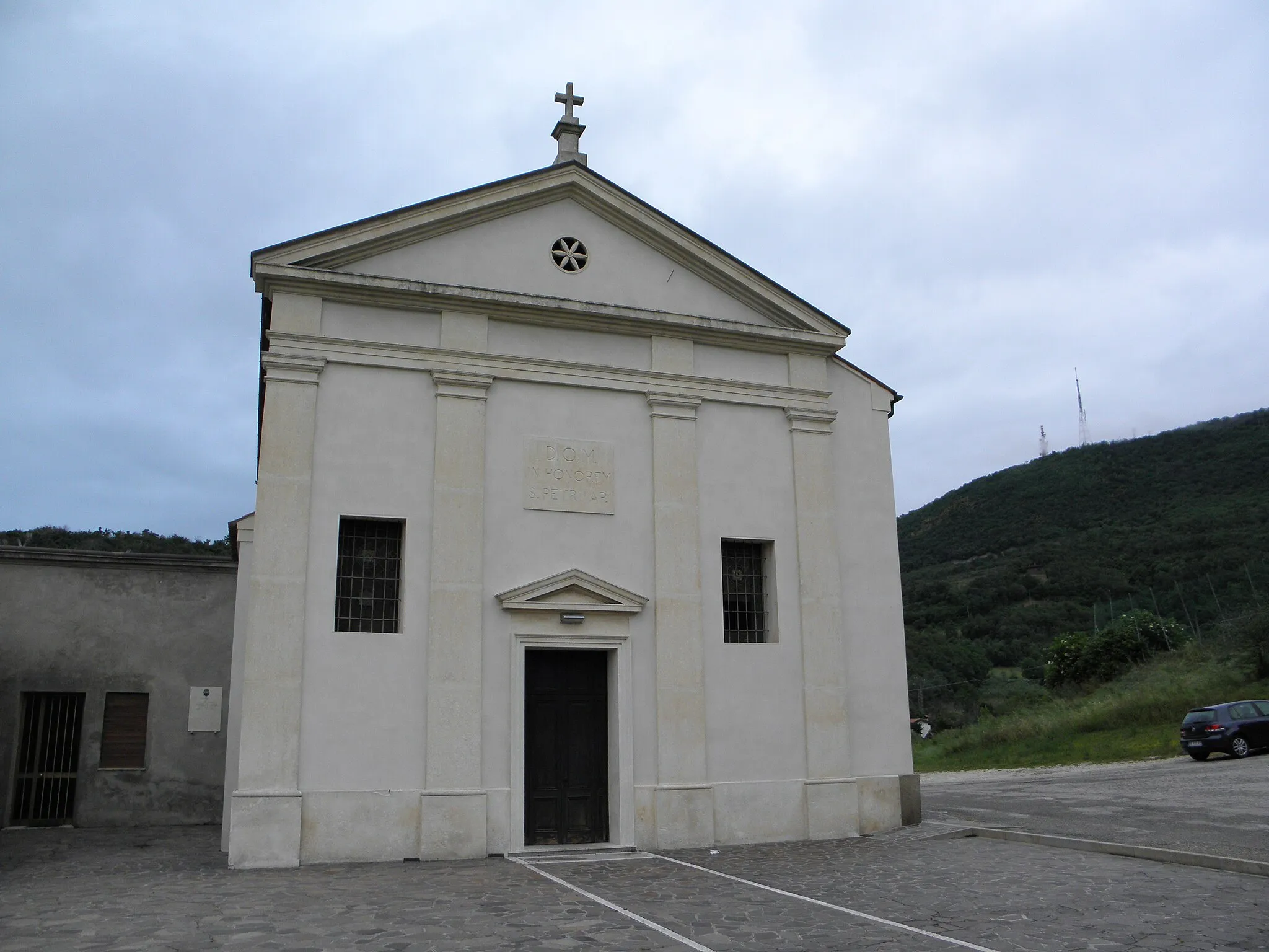 Photo showing: Faedo, frazione di Cinto Euganeo: la chiesa parrocchiale di San Pietro.