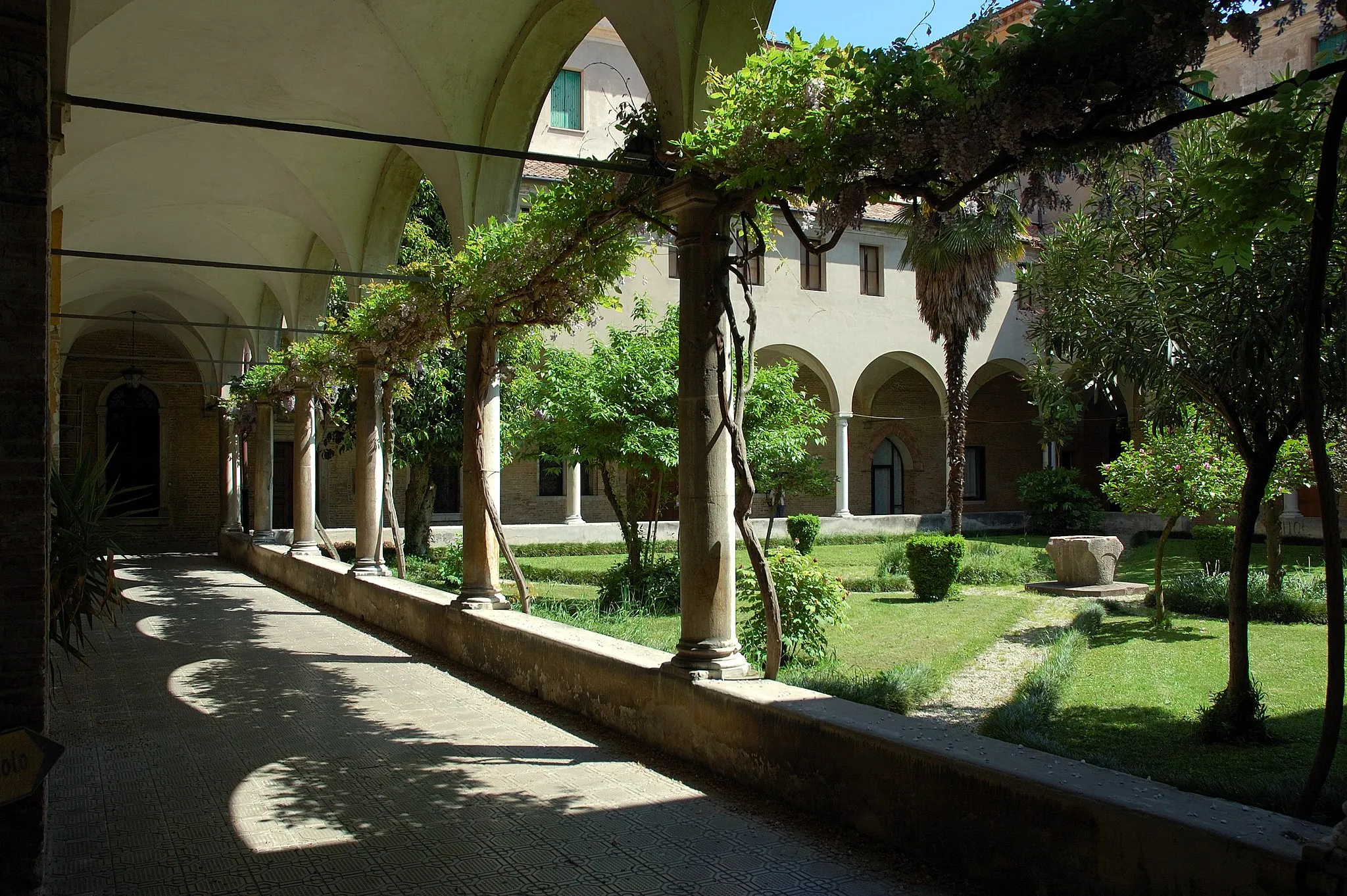 Photo showing: Chiostro del seminario vescovile di Treviso.