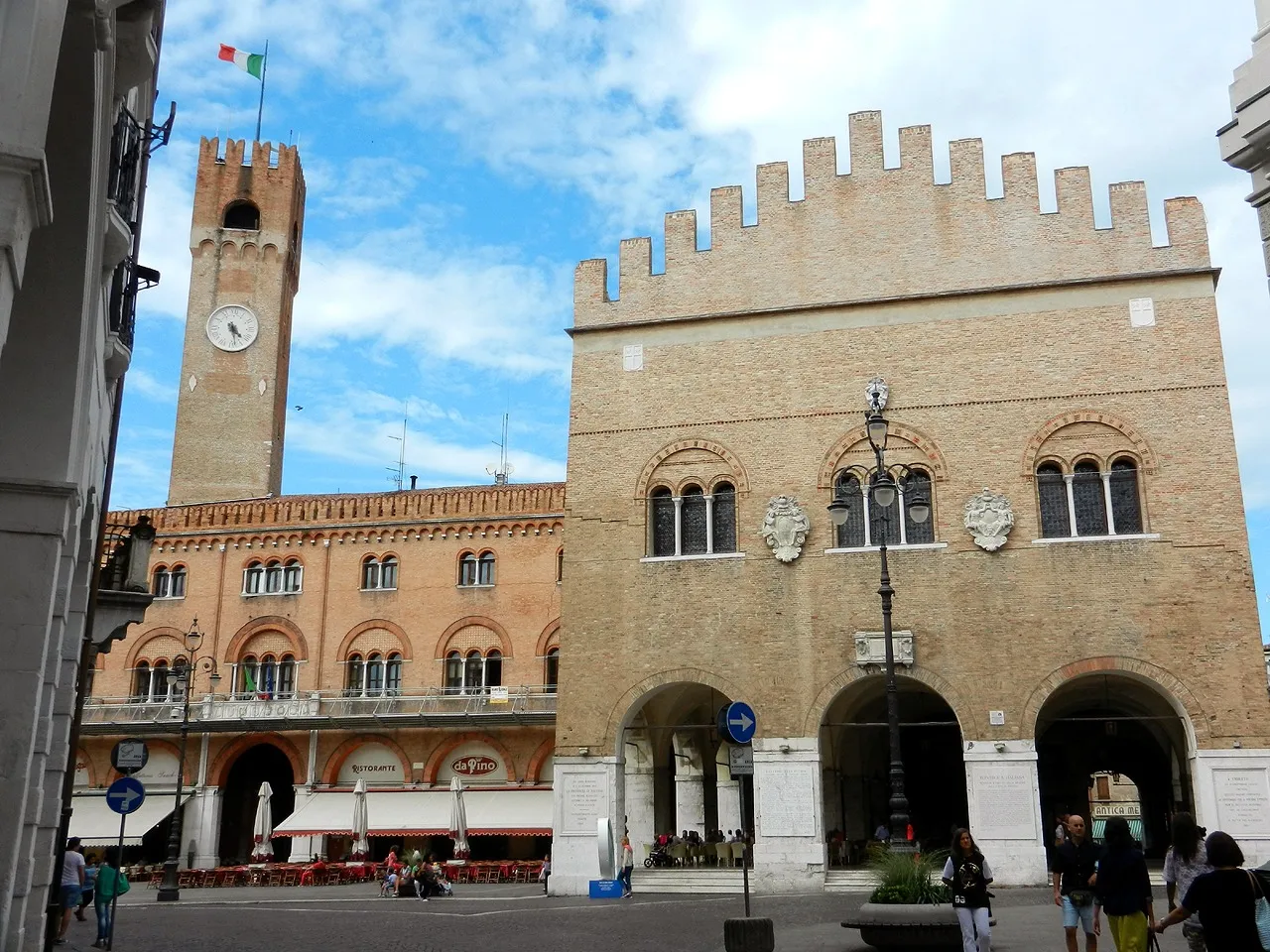 Photo showing: Treviso - Palazzo dei Trecento con la Torre Rossignona