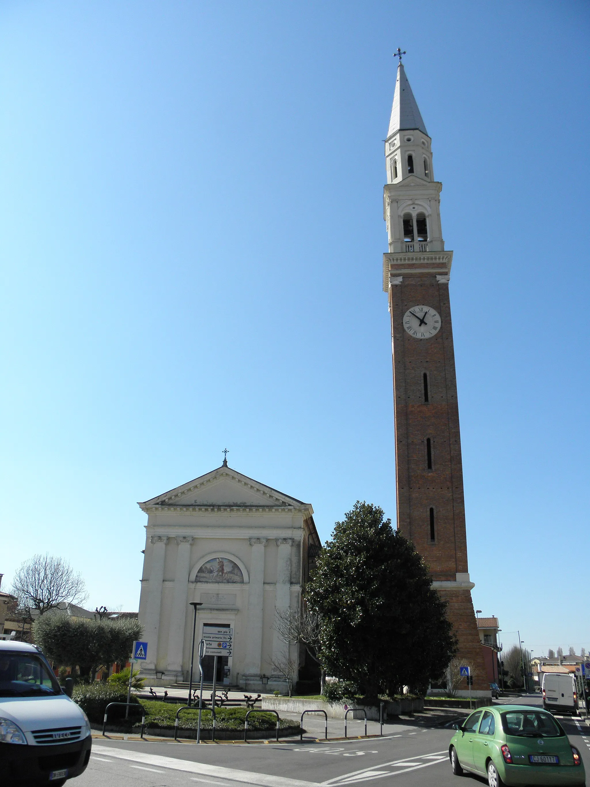 Photo showing: Vigodarzere, la chiesa parrocchiale di San Martino.