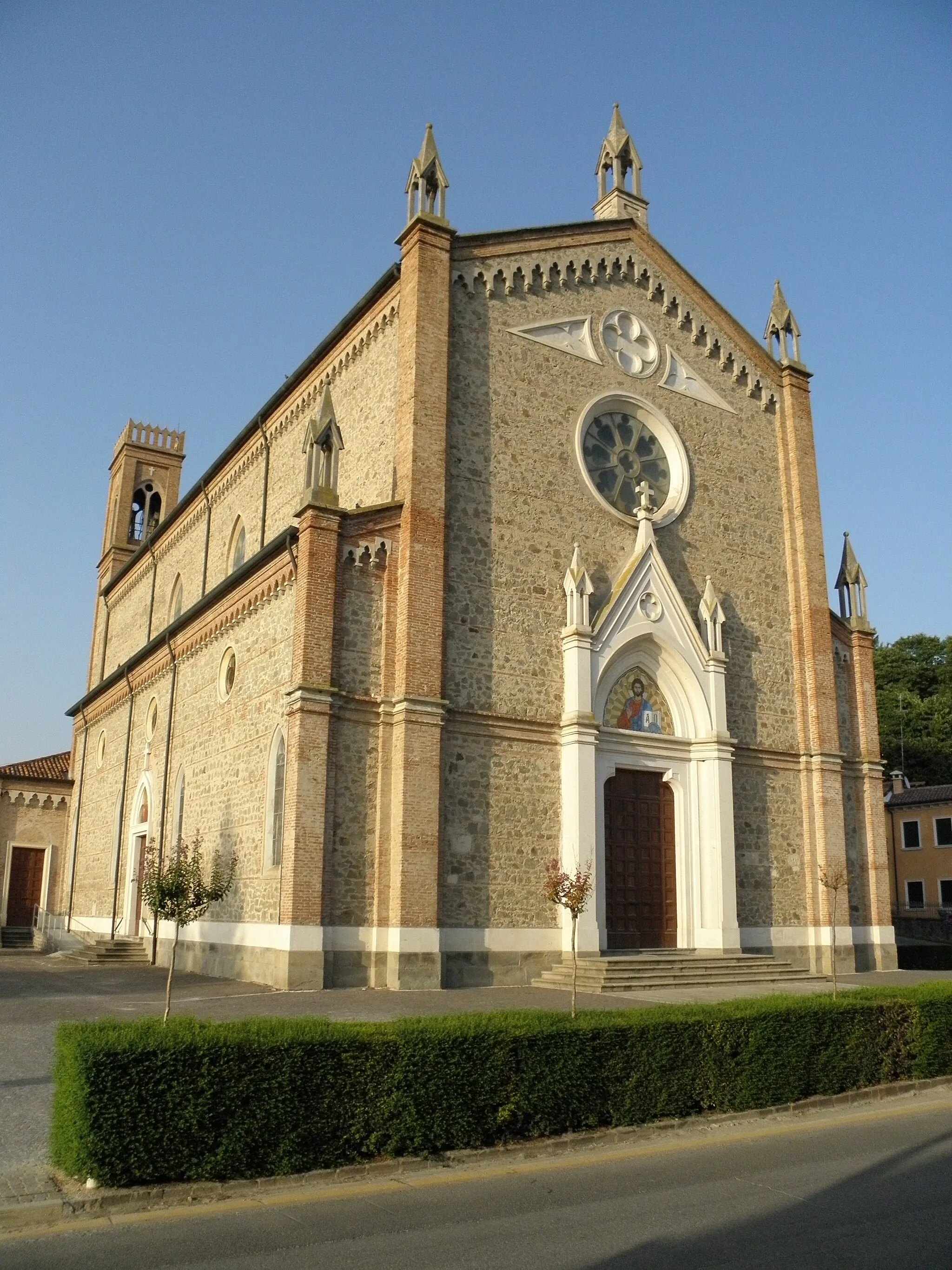 Photo showing: Valbona, frazione di Lozzo Atestino: la chiesa parrocchiale di San Rocco.
