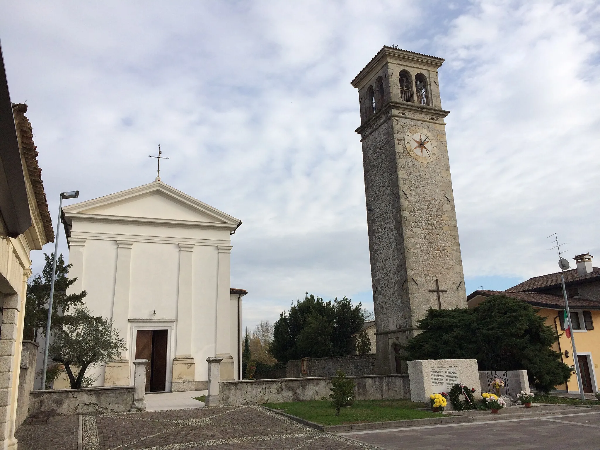 Photo showing: chiesa di San Leonardo a Provesano