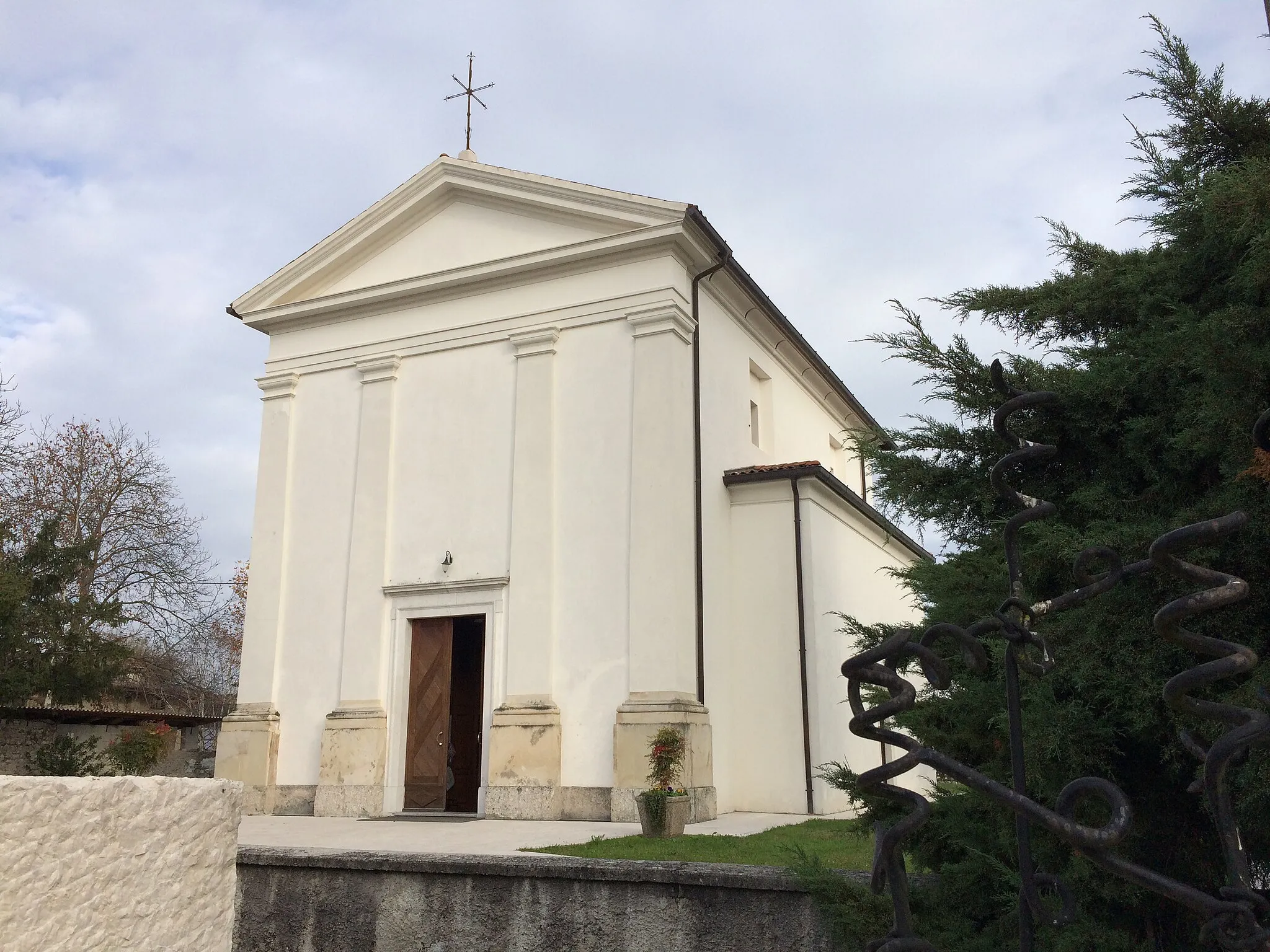 Photo showing: chiesa di San Leonardo a Provesano