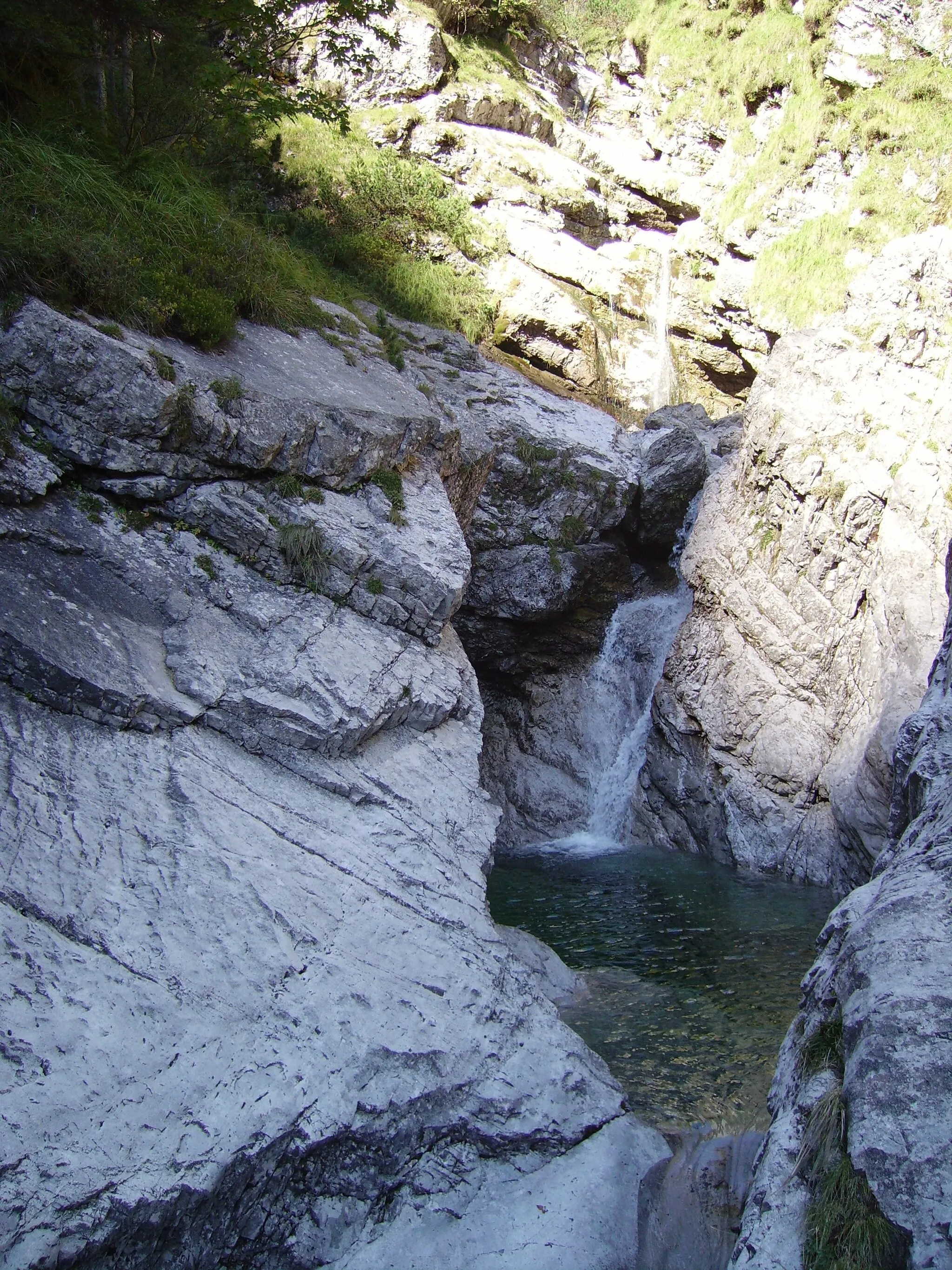 Photo showing: Il torrente Ardo poco dopo la sorgente nei pressi del rifugio VII Alpini
