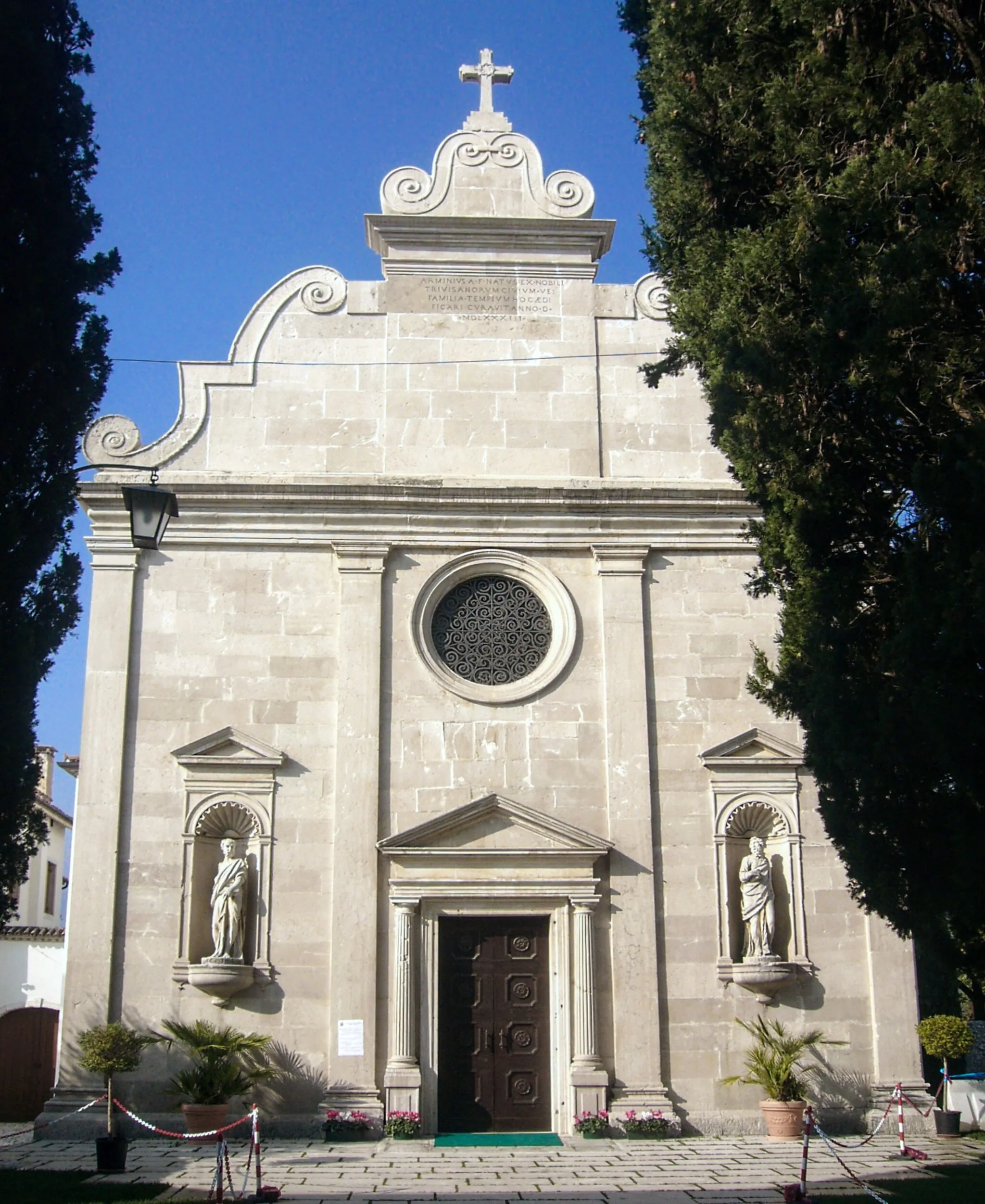 Photo showing: La chiesa parrocchiale delle Sante Maria e Giuliana a Castello, frazione di Aviano