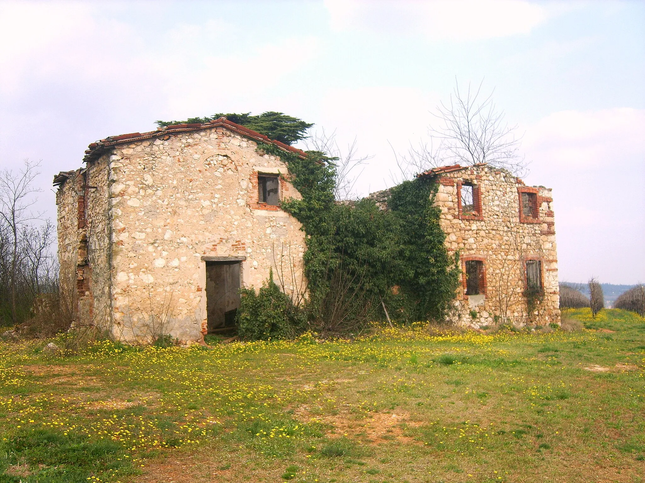 Photo showing: Monte Bisson - Soave VR - Case in rovina