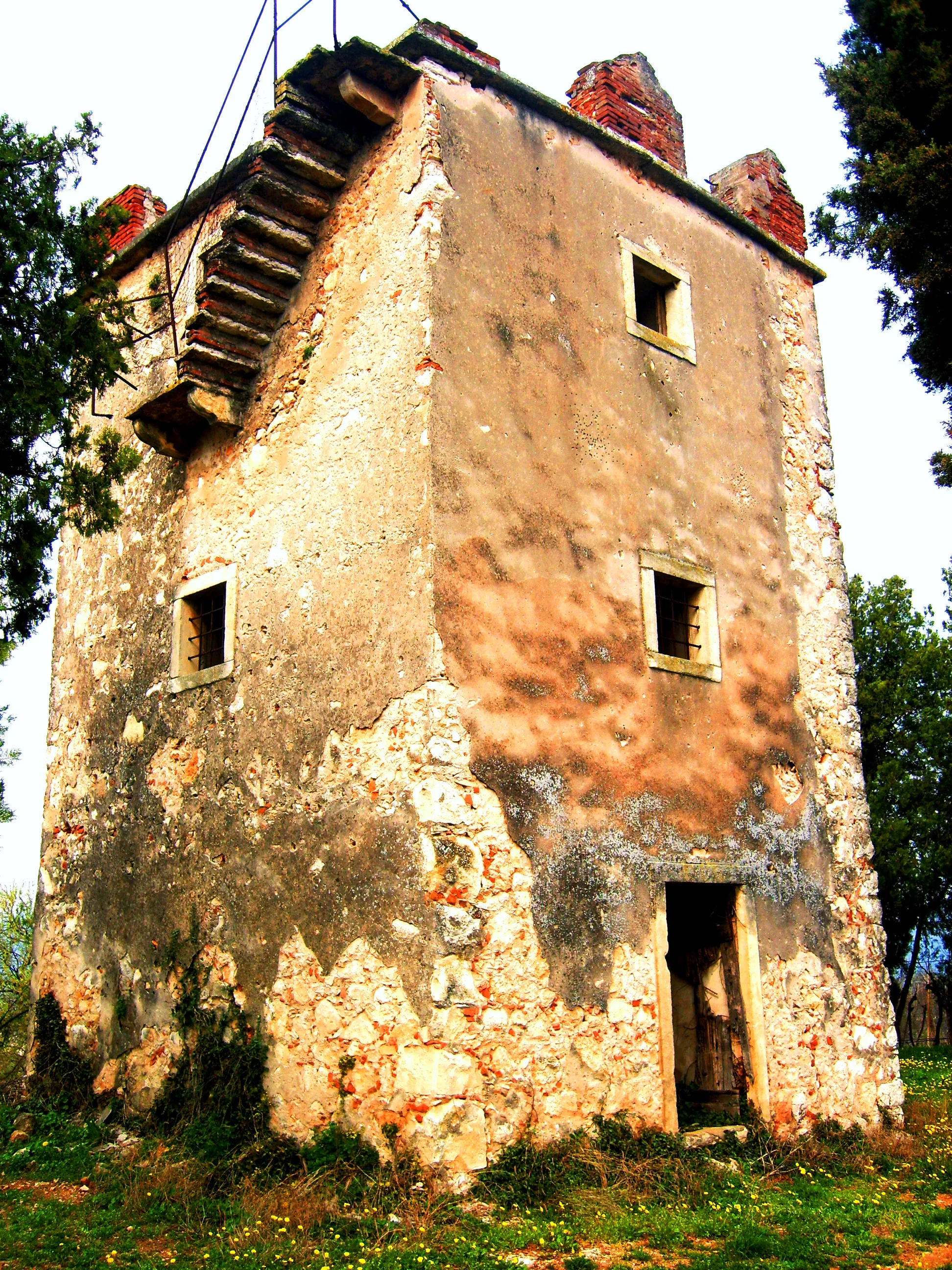 Photo showing: Torre sul Monte Bisson - Soave (VR)