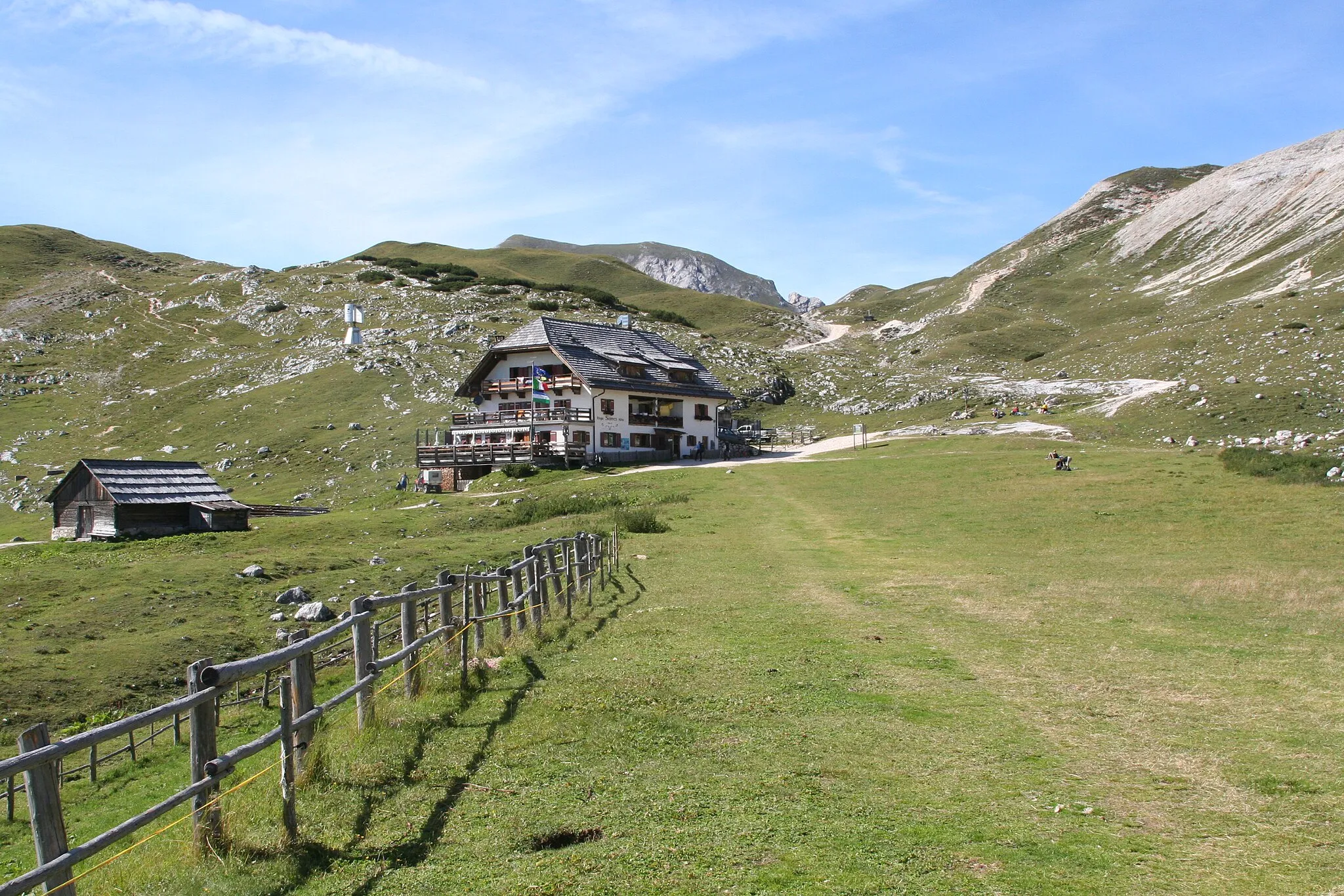 Photo showing: Rifugio Sennes