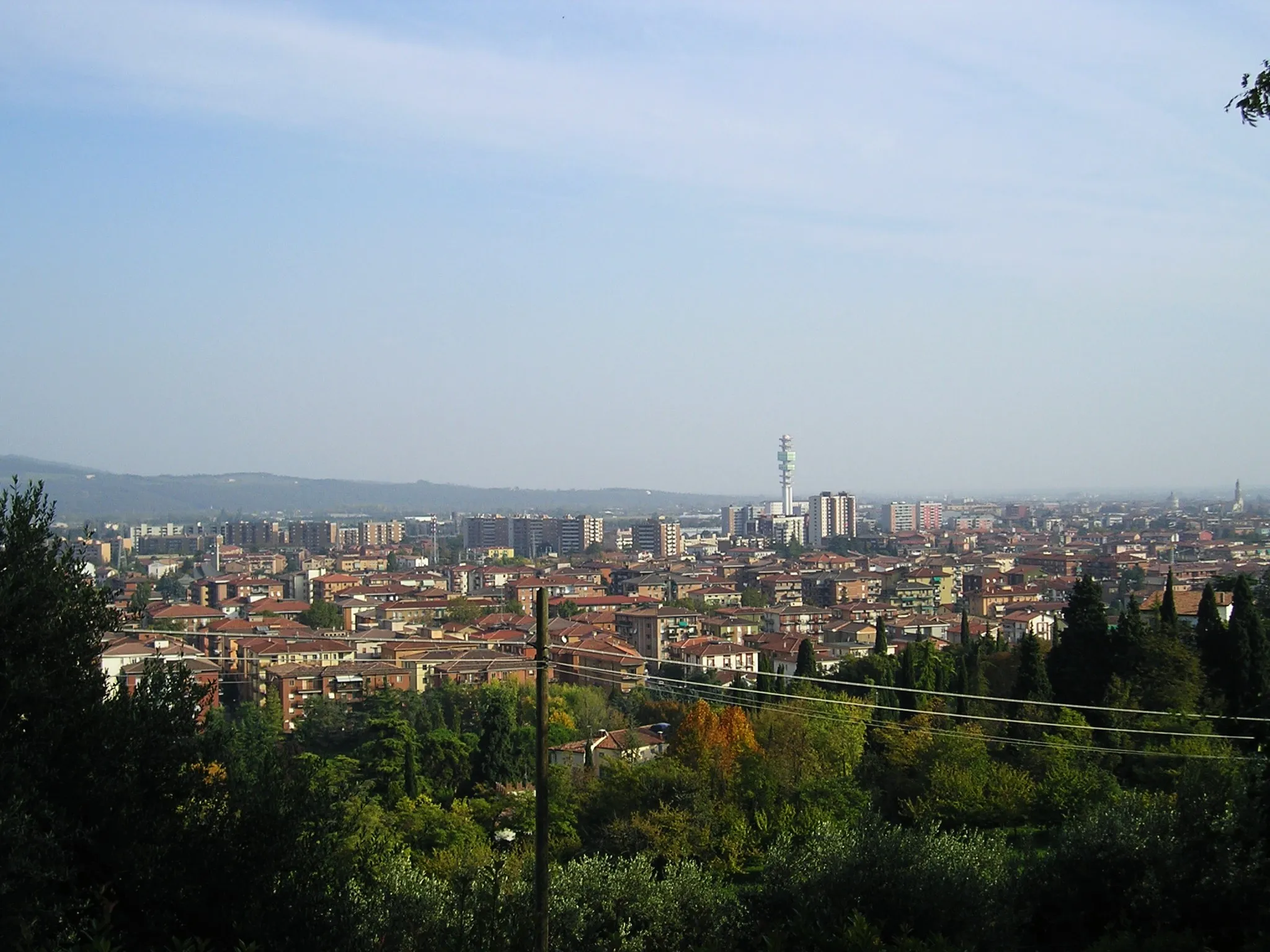 Photo showing: Verona's suburb "Borgo Venezia" seen from the top of a hill