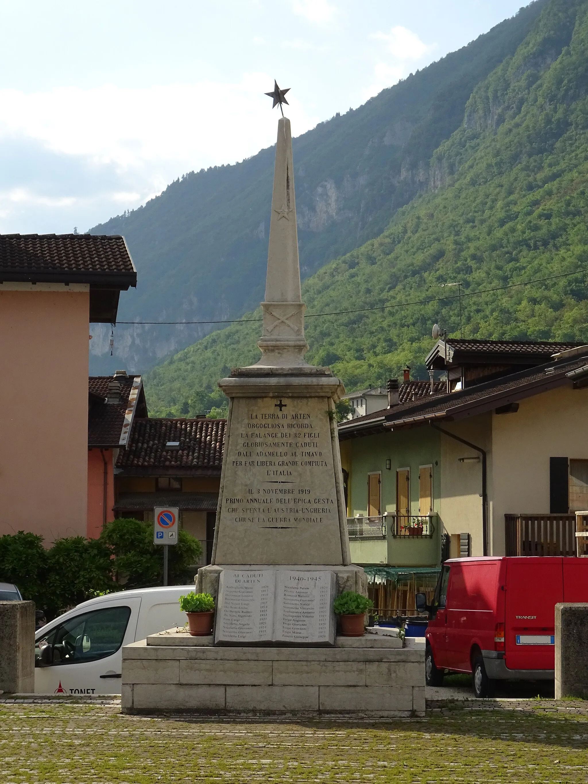 Photo showing: Arten (Fonzaso, Veneto, Italy) - War memorial