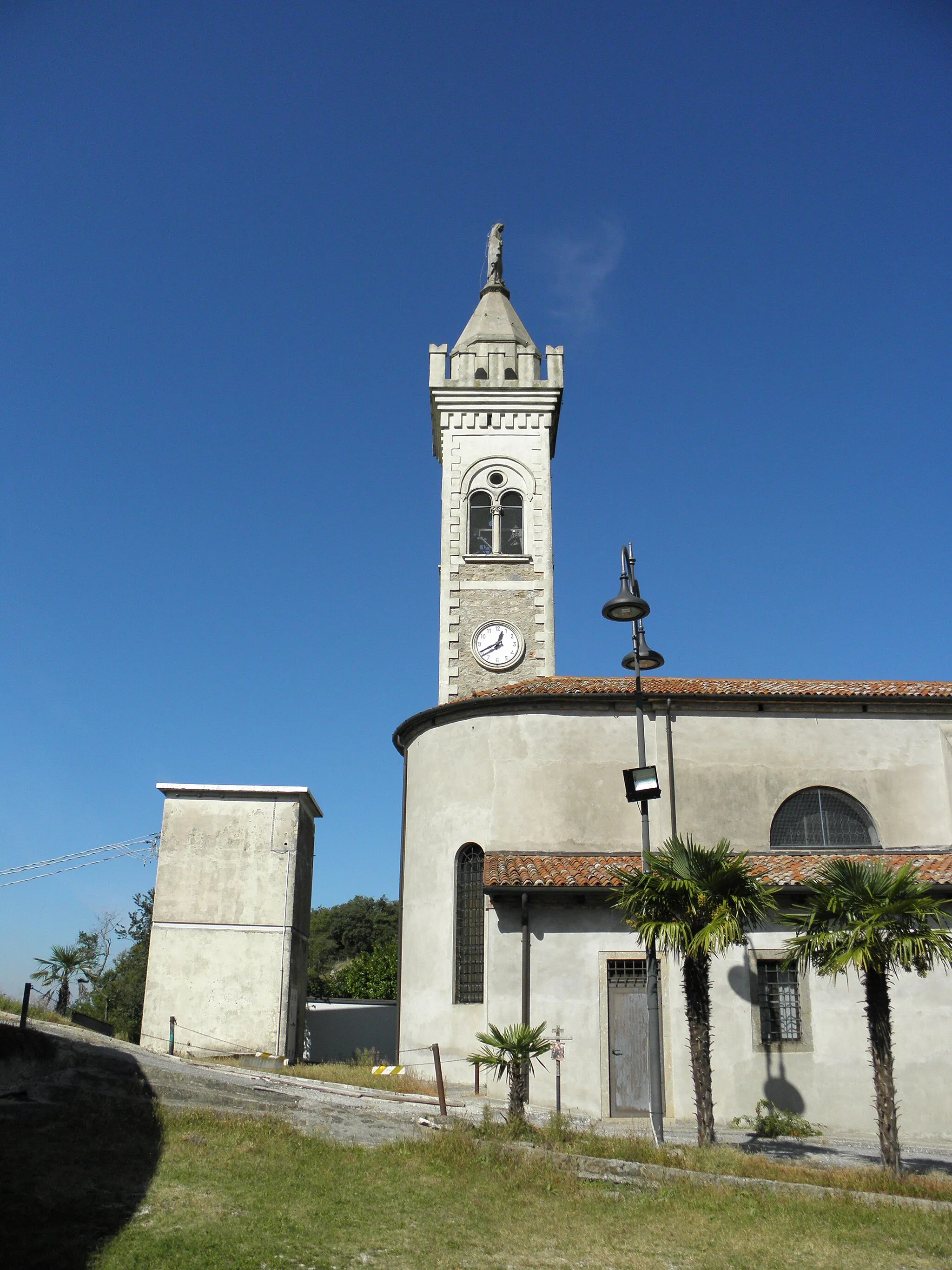 Photo showing: Castelnuovo, frazione di Teolo: campanile e zona absidale della chiesa parrocchiale di San Biagio.
