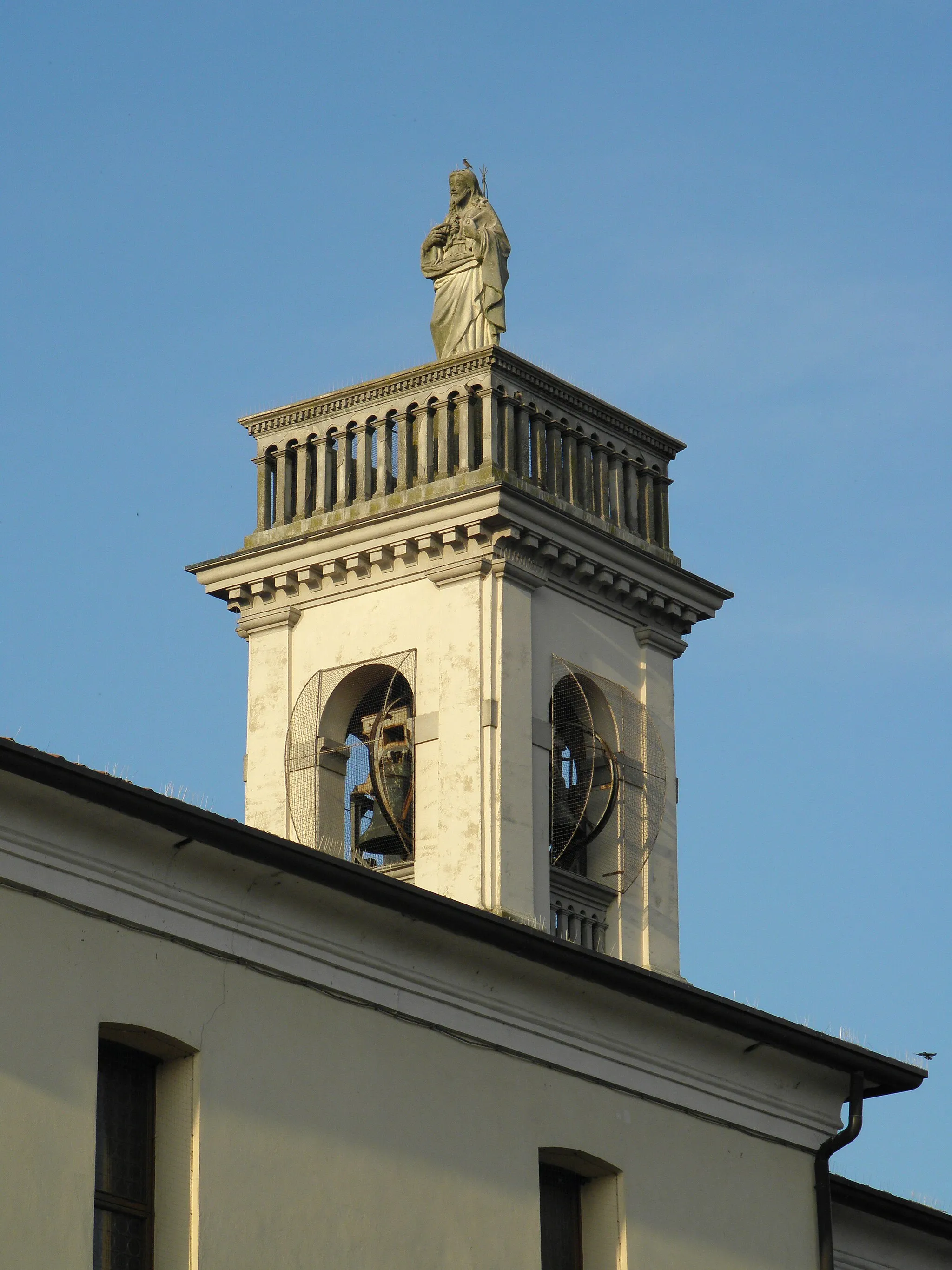 Photo showing: Cantarana, frazione del comune sparso di Cona: il campanile della chiesa parrocchiale della Santissima Trinità.