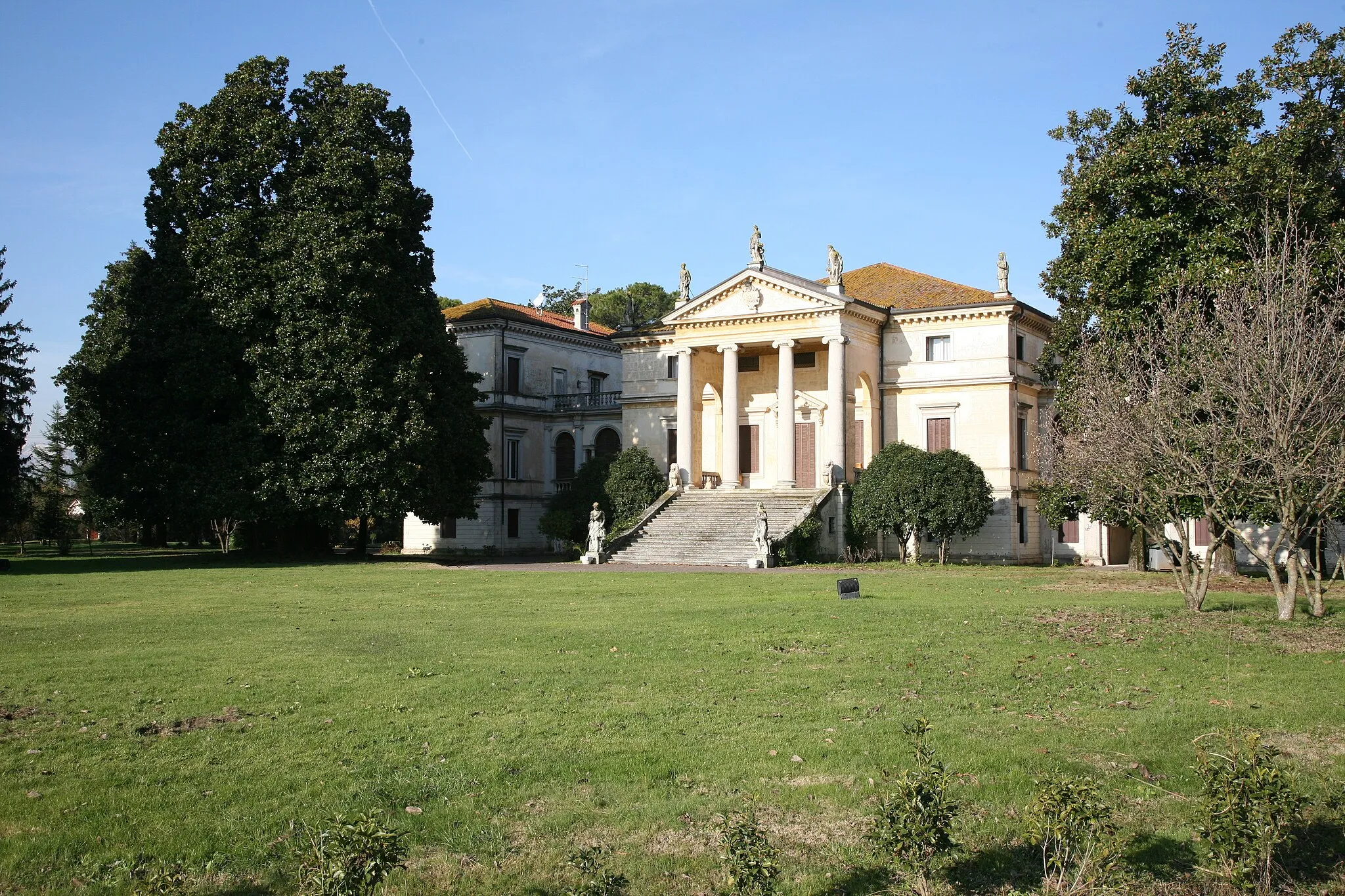 Photo showing: Villa Porto in Vivaro di Dueville north of Vicenza is traditionally attributed to Andrea Palladio