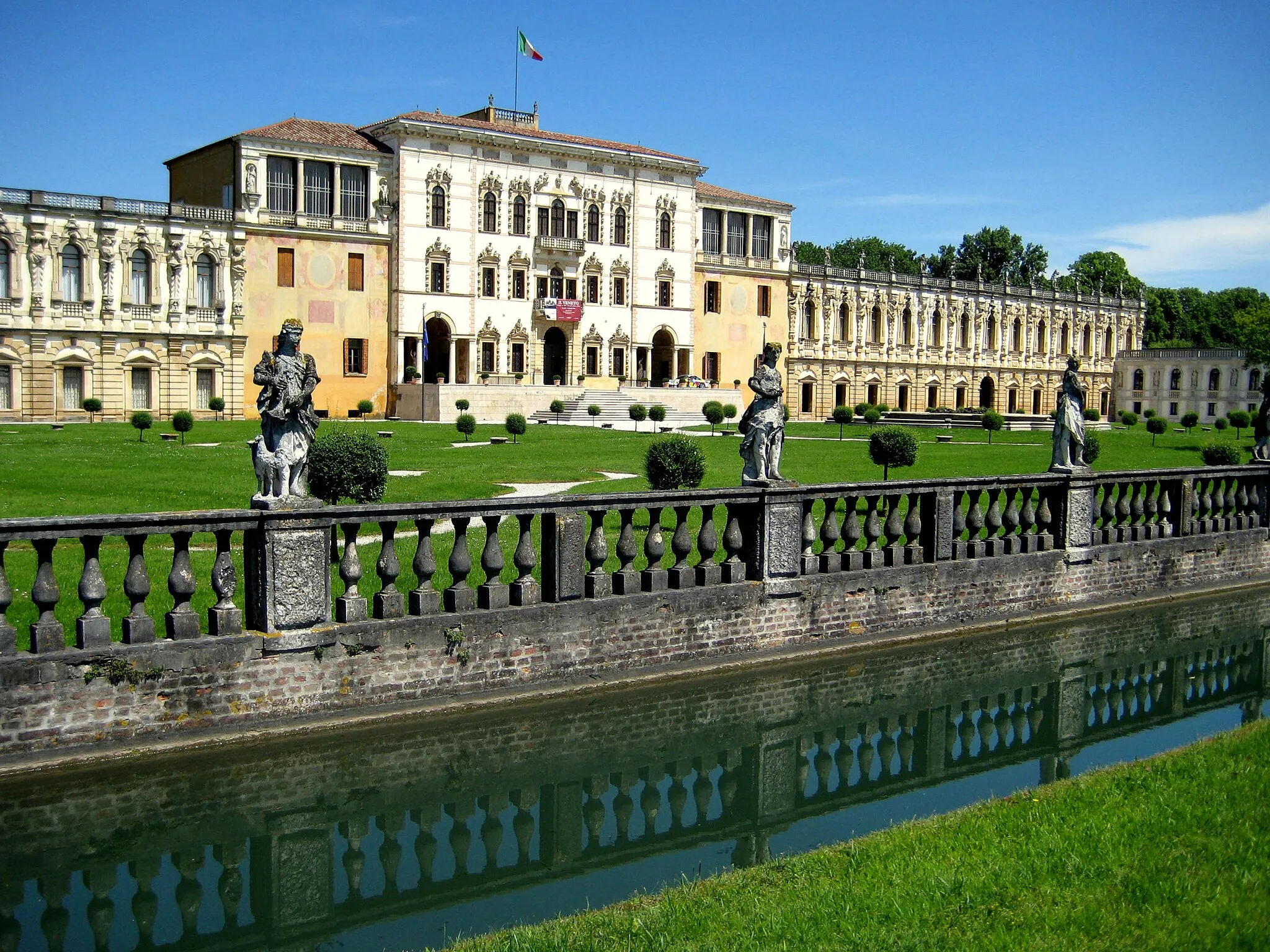 Photo showing: Villa Contarini