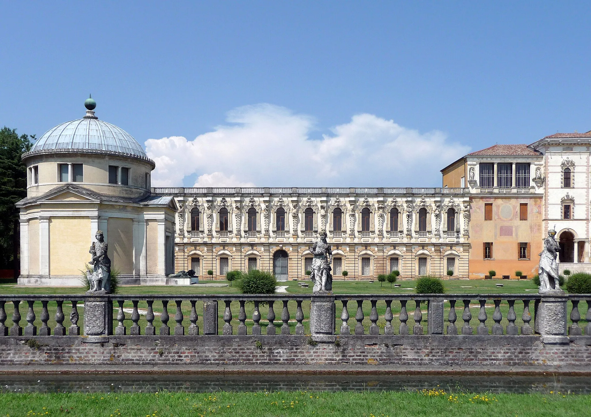 Photo showing: Villa Contarini is a patrician villa veneta in Piazzola sul Brenta, province of Padova, northern Italy. (→Villa Contarini)