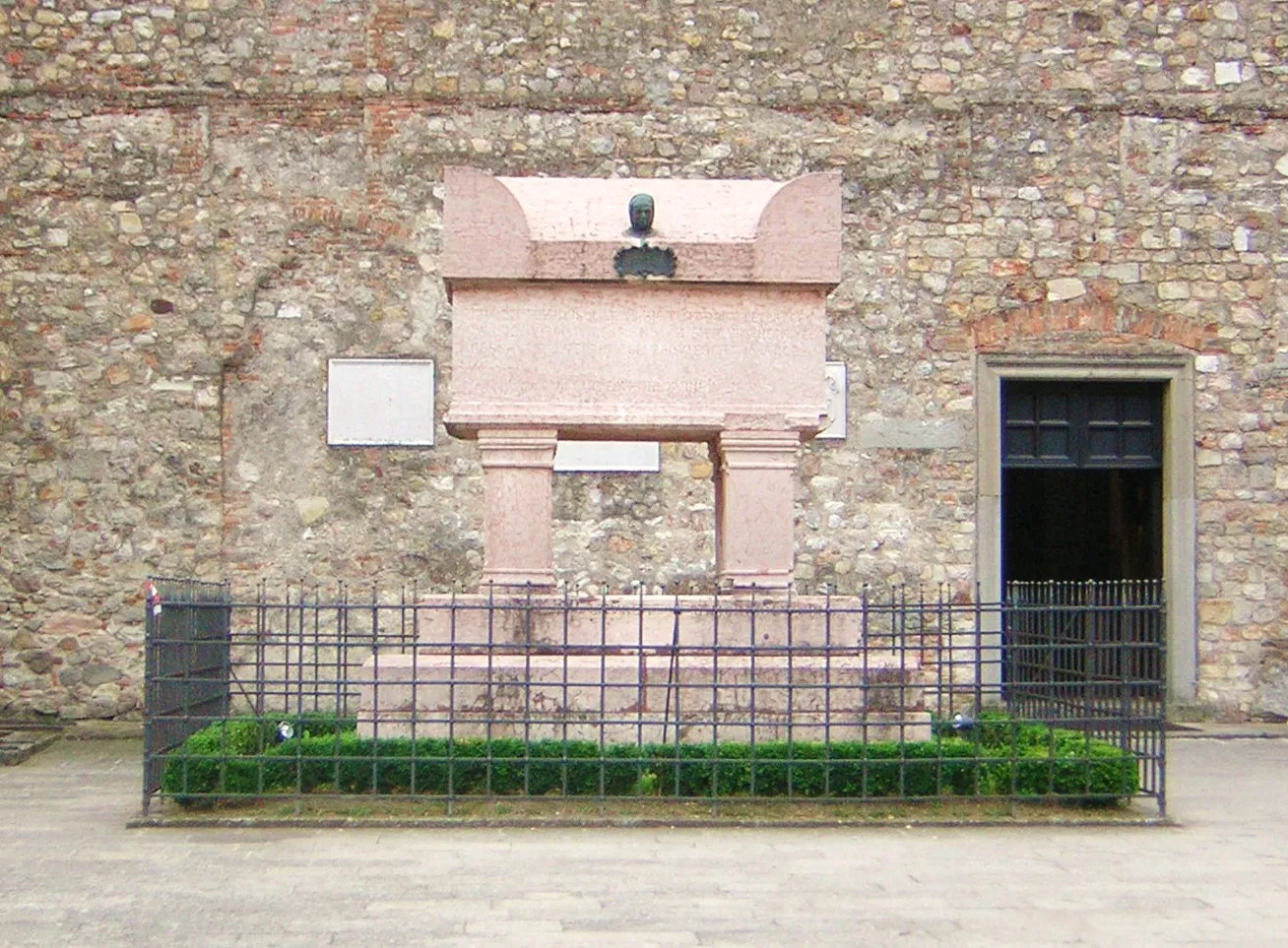 Photo showing: Arquà Petrarca. Tomba di Francesco Petrarca.