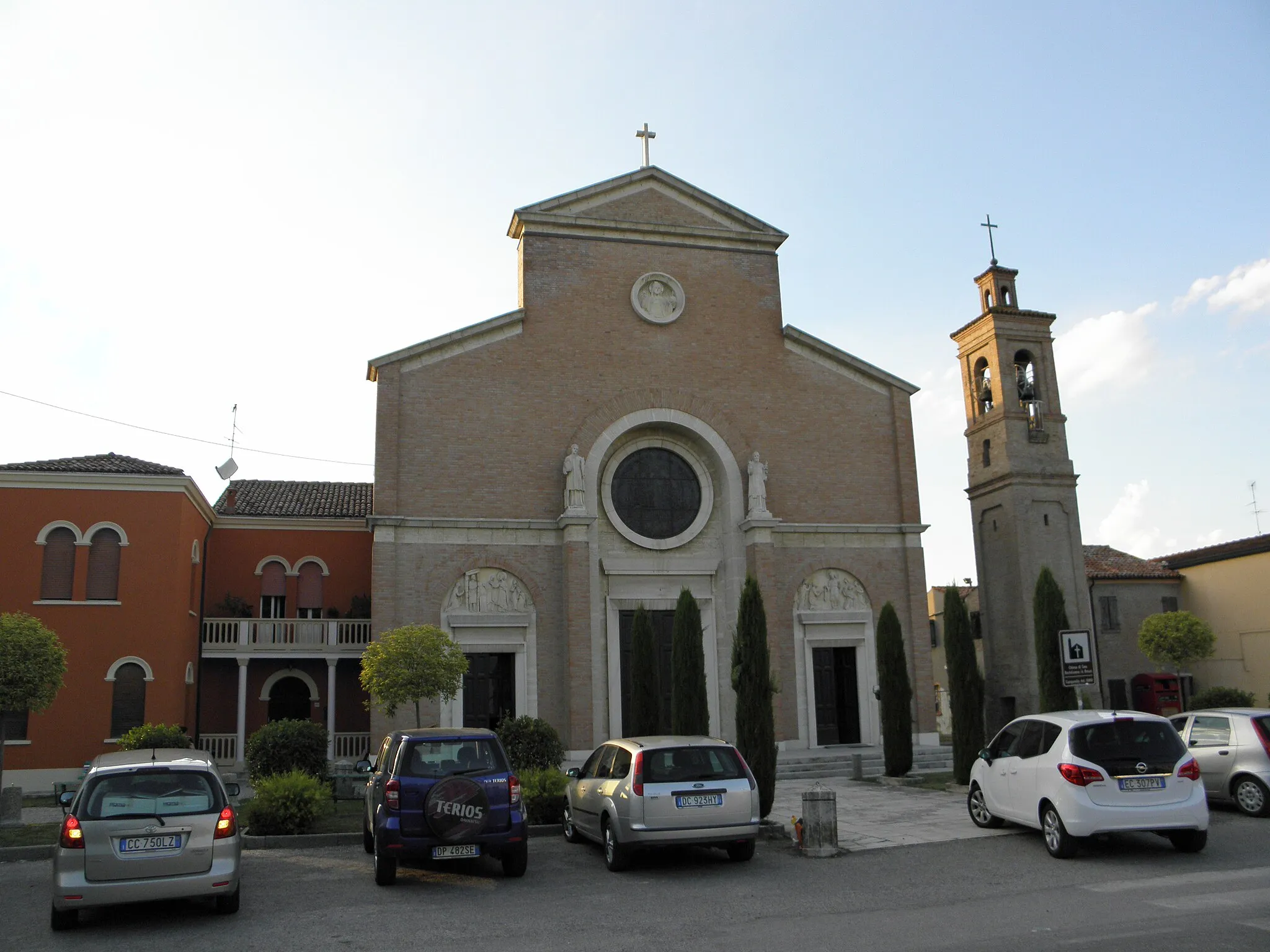 Photo showing: San Bartolomeo in Bosco, frazione di Ferrara: la chiesa parrocchiale di San Bartolomeo Apostolo.