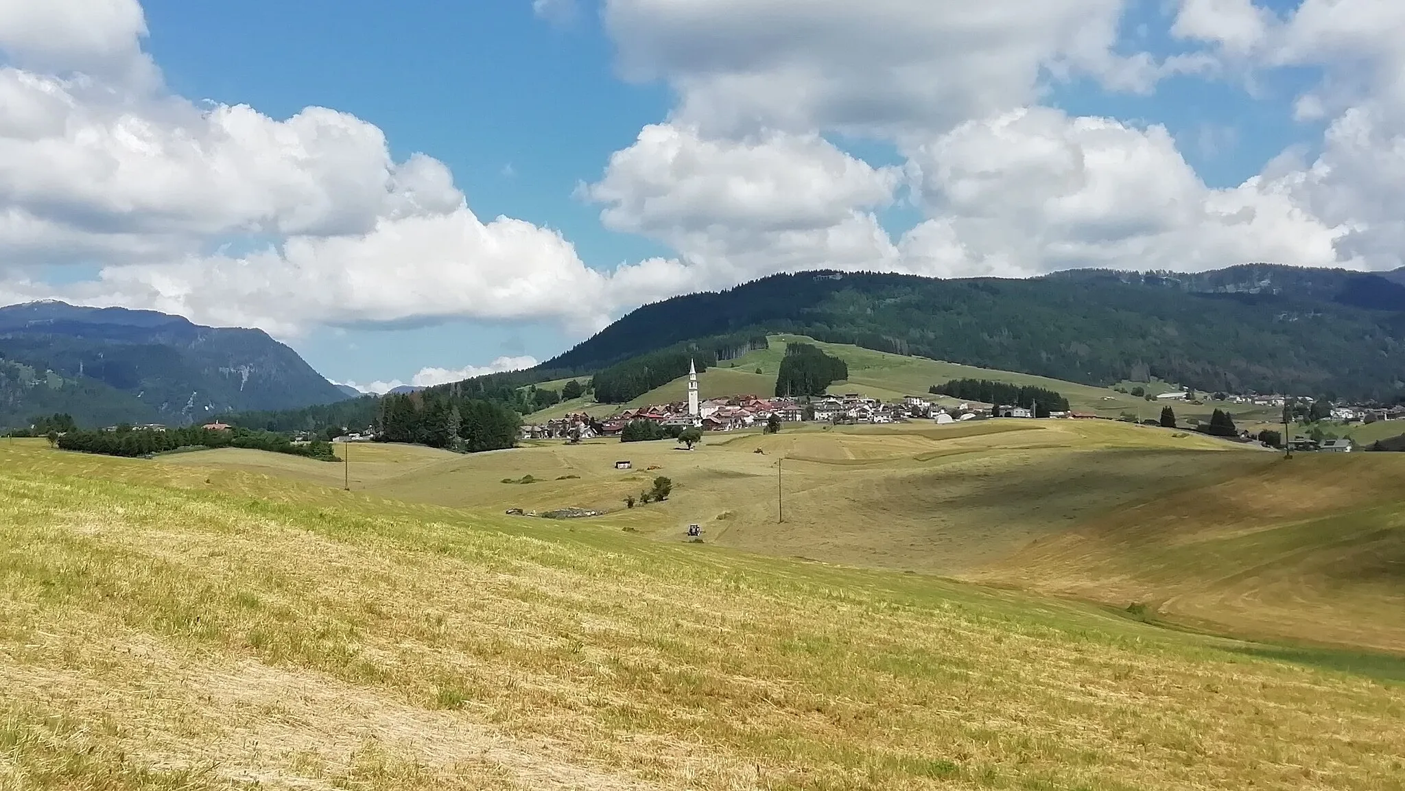 Photo showing: Camporovere visto dalla SP349, vicino a Gaiga di Asiago.