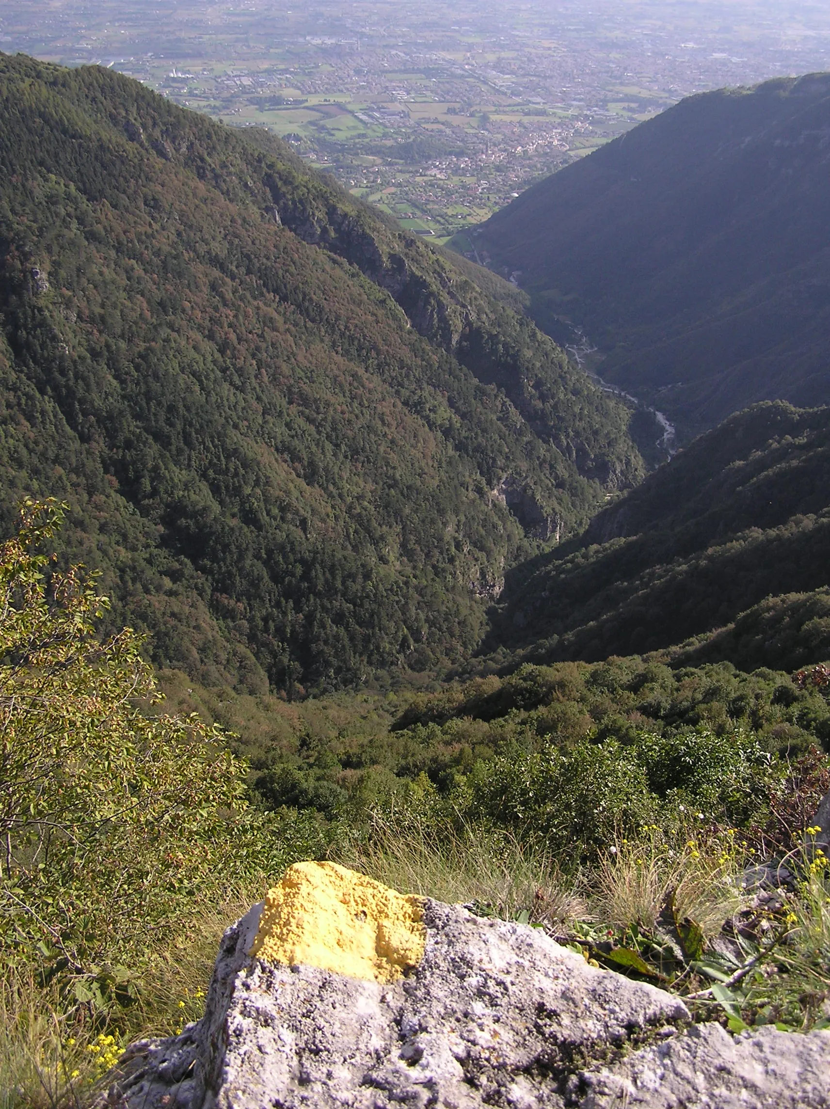 Photo showing: Romano d'Ezzelino. La Valle Santa Felicita vista dal basamento della teleferica della Grande Guerra