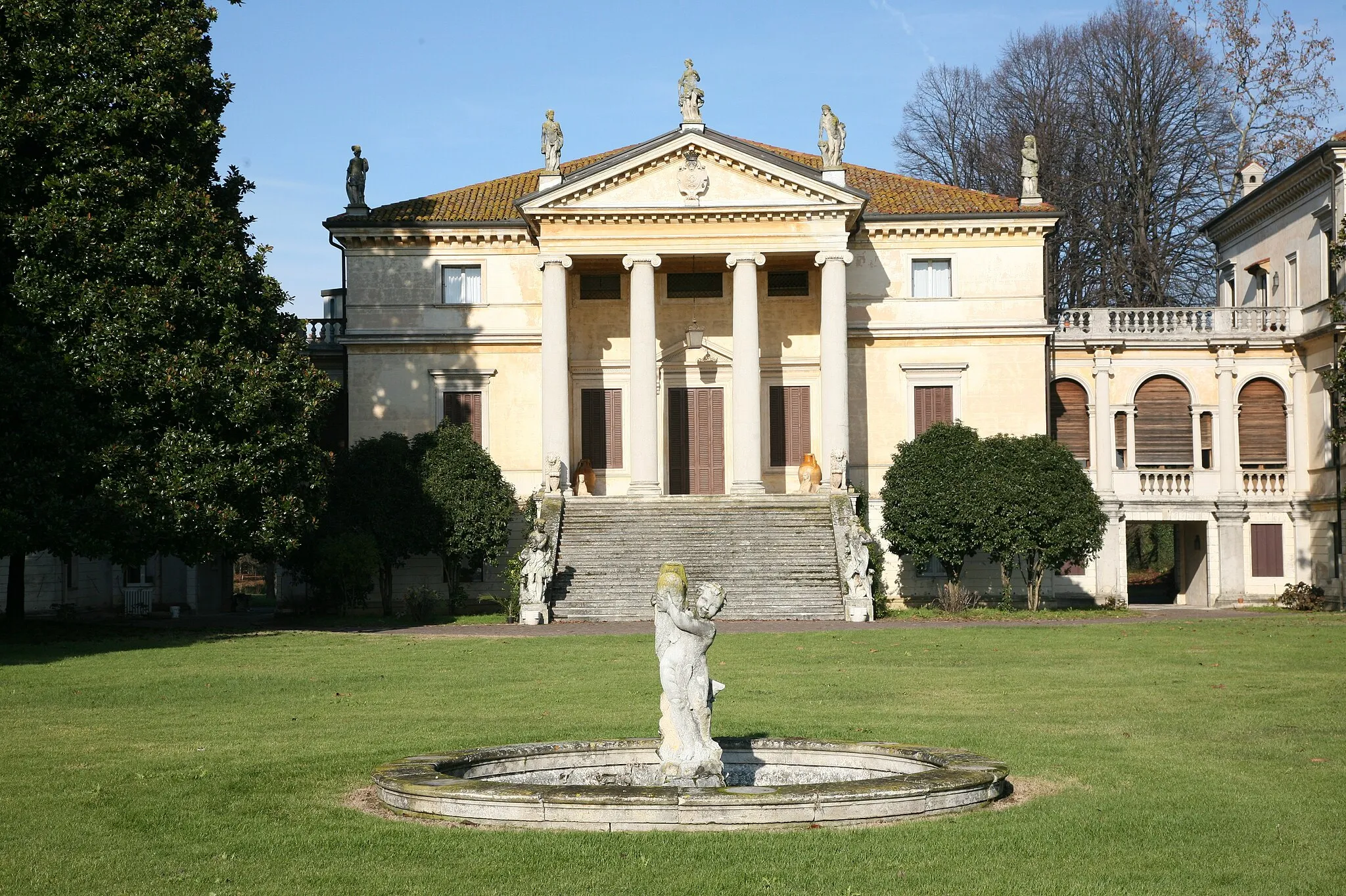 Photo showing: Villa Porto in Vivaro di Dueville north of Vicenza is traditionally attributed to Andrea Palladio