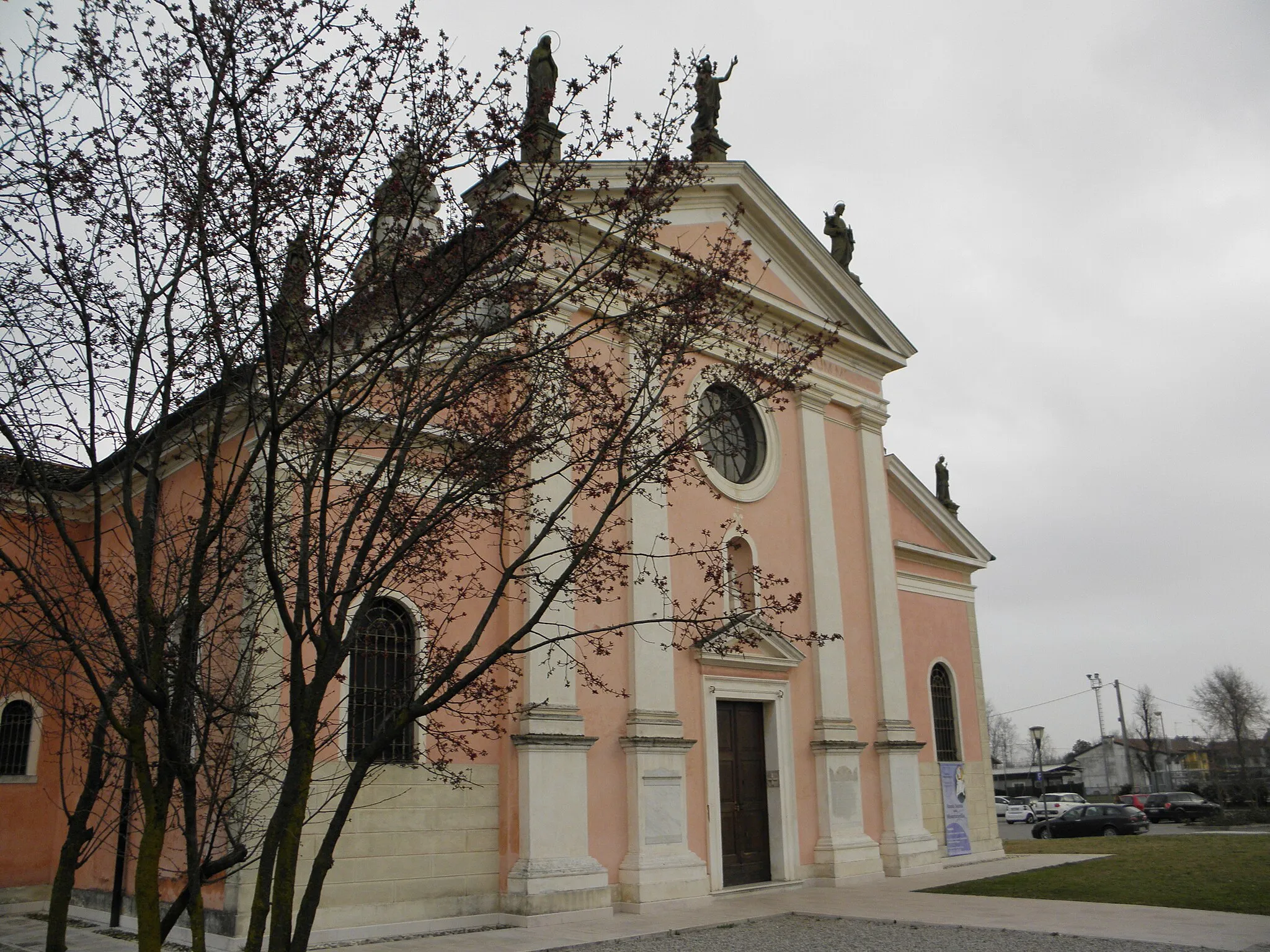 Photo showing: Ospedaletto, frazione di Istrana: la chiesa parrocchiale della Purificazione della Beata Vergine Maria (XVIII secolo con ampliamenti successivi).