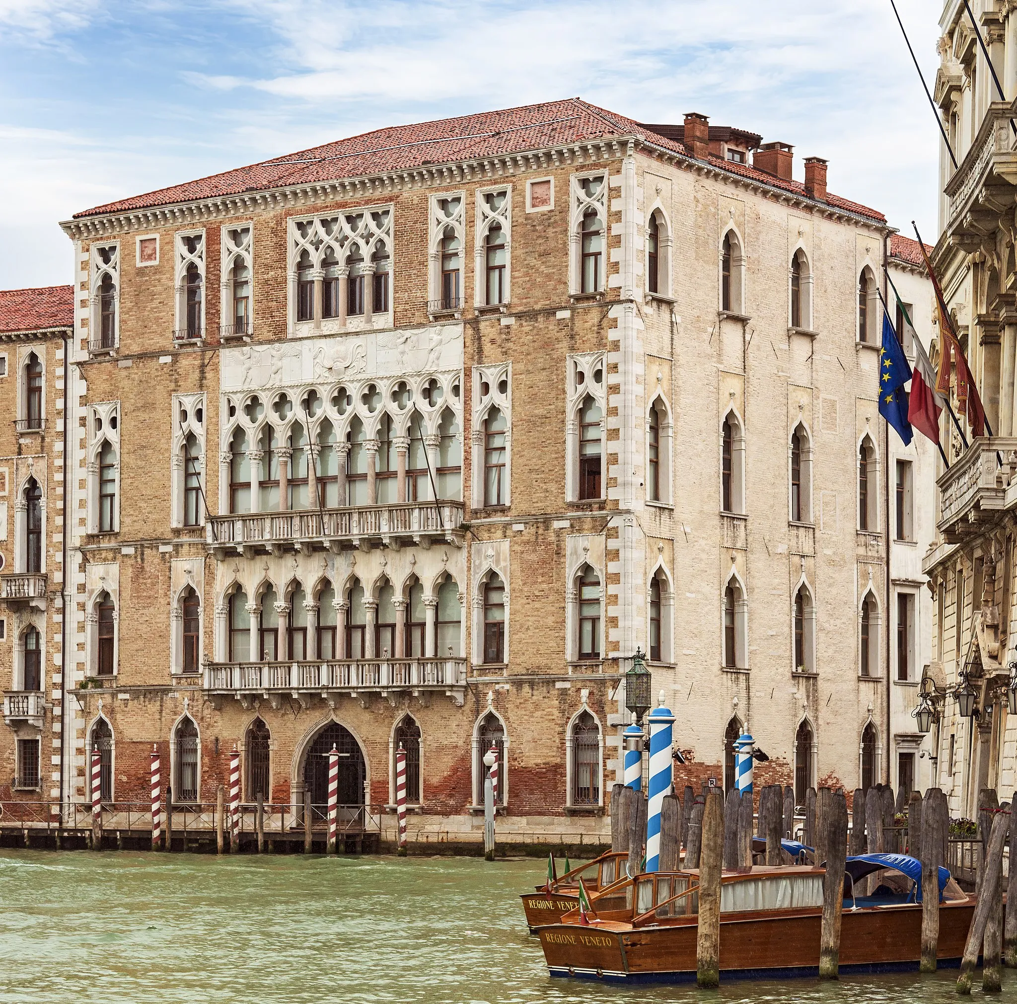 Photo showing: Ca' Foscari Venice - facade on the Grand Canal