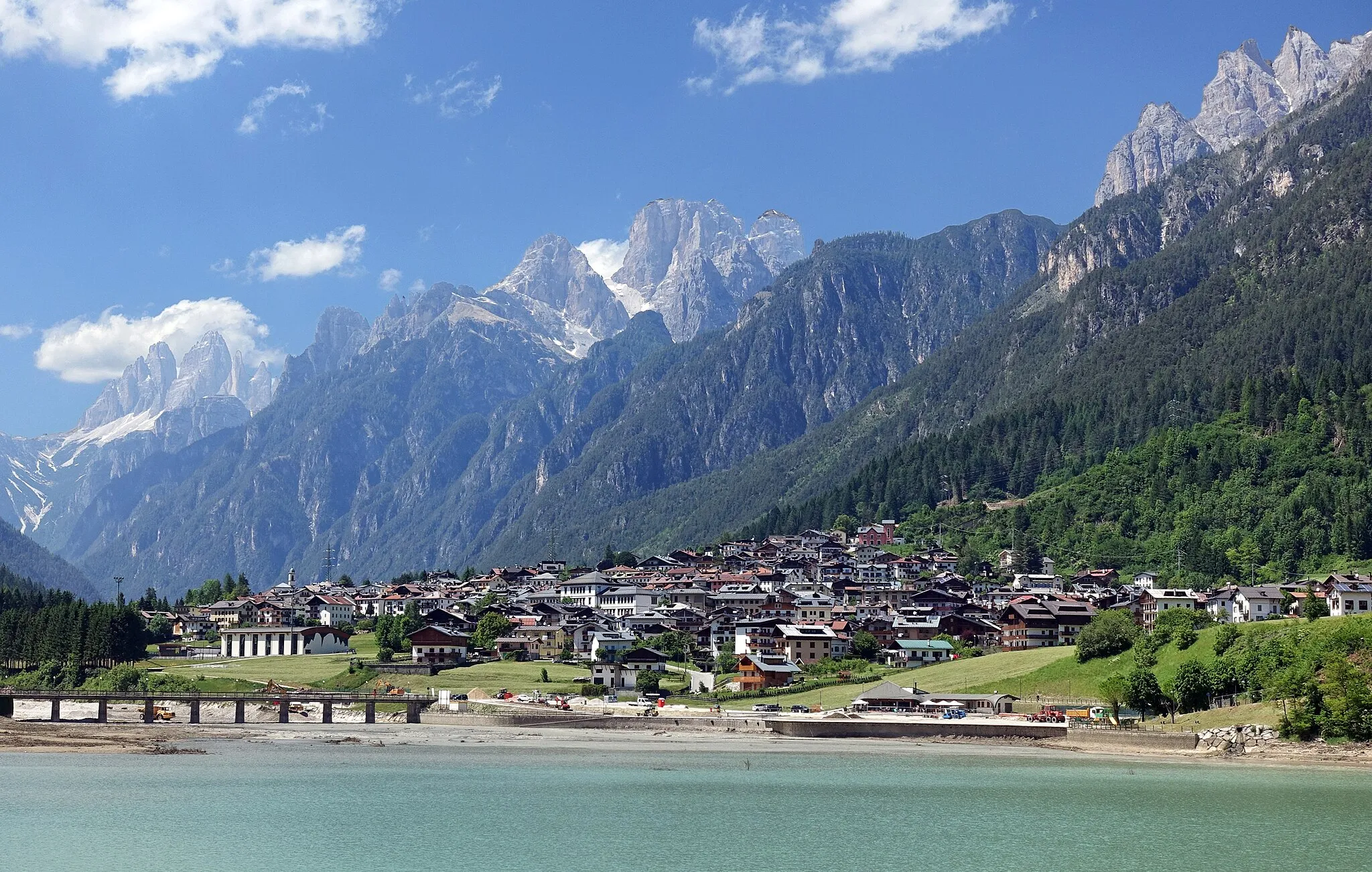 Photo showing: Auronzo di Cadore, Italy.