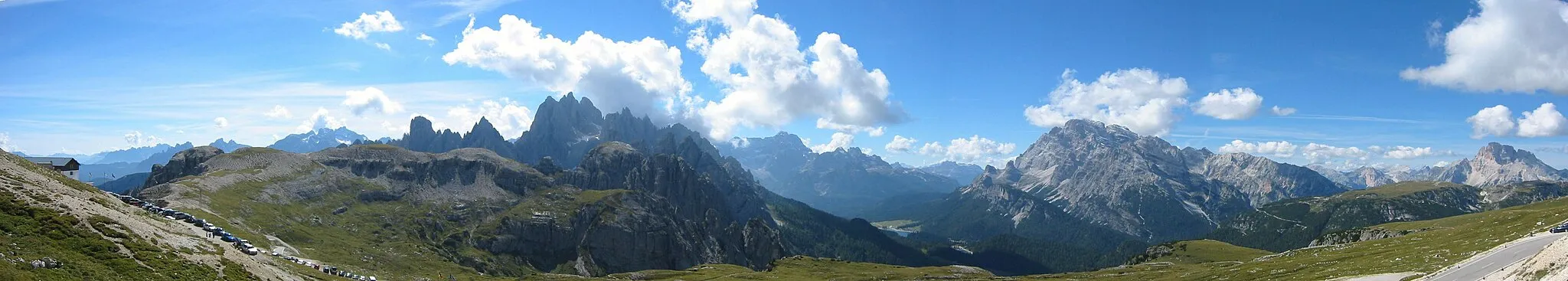 Photo showing: Panorama in der Nähe der Auronzohütte, fotografiert im September 2004 von Fantasy :-)