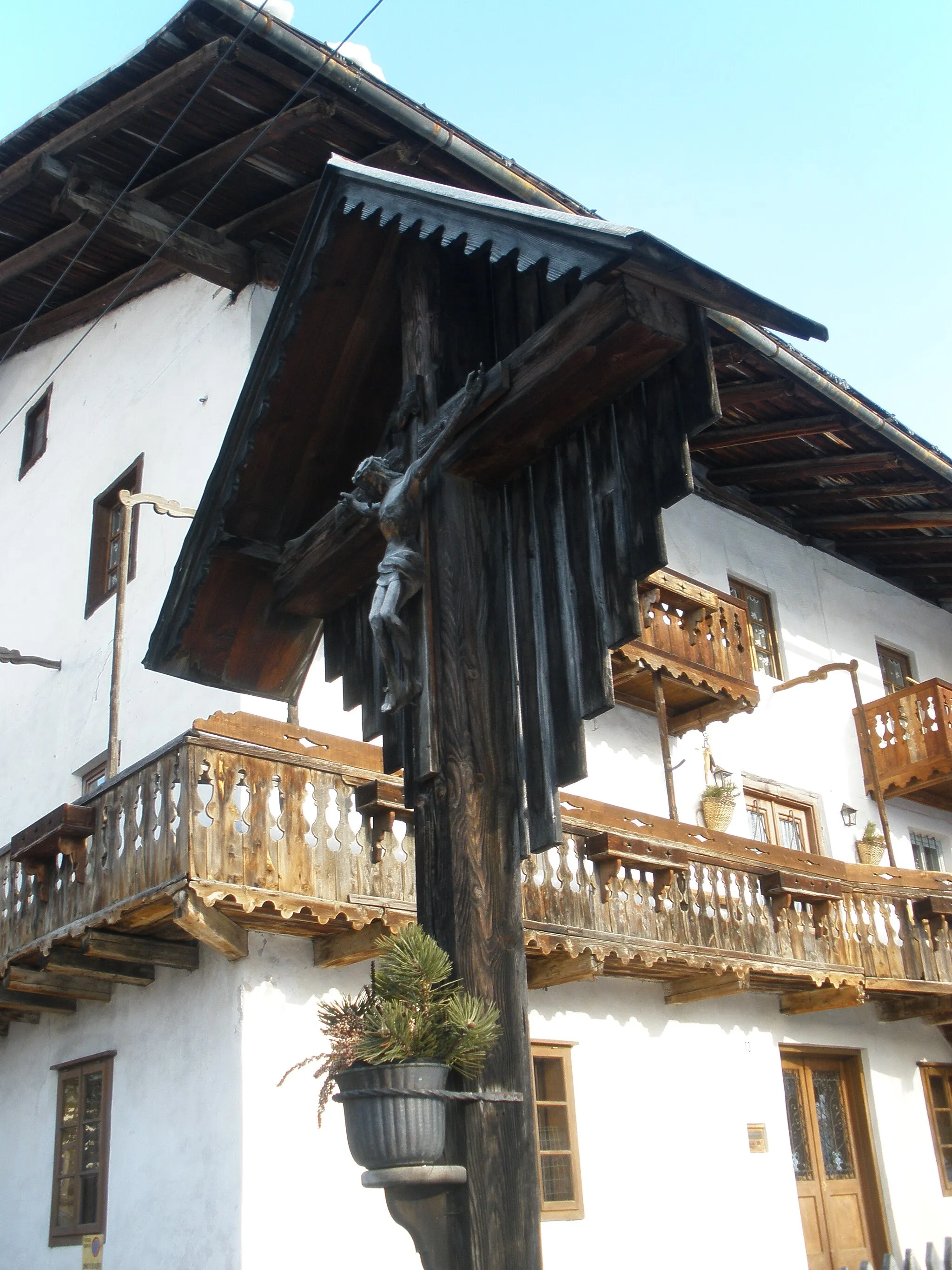 Photo showing: Un crocifisso in legno. Grava di Sotto (Cortina d'Ampezzo), Italia.