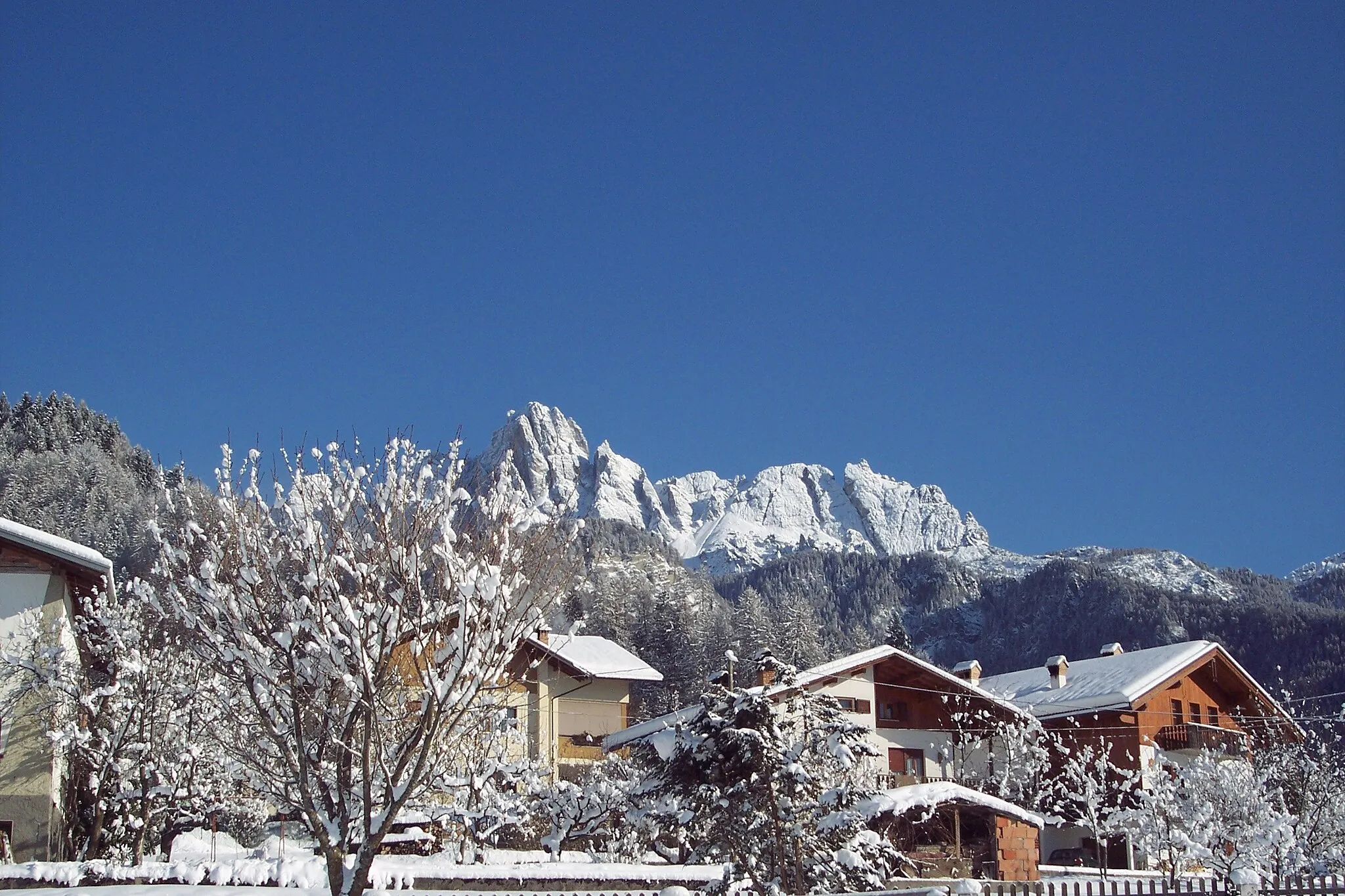 Photo showing: Il castello del moschesin visto da Fades