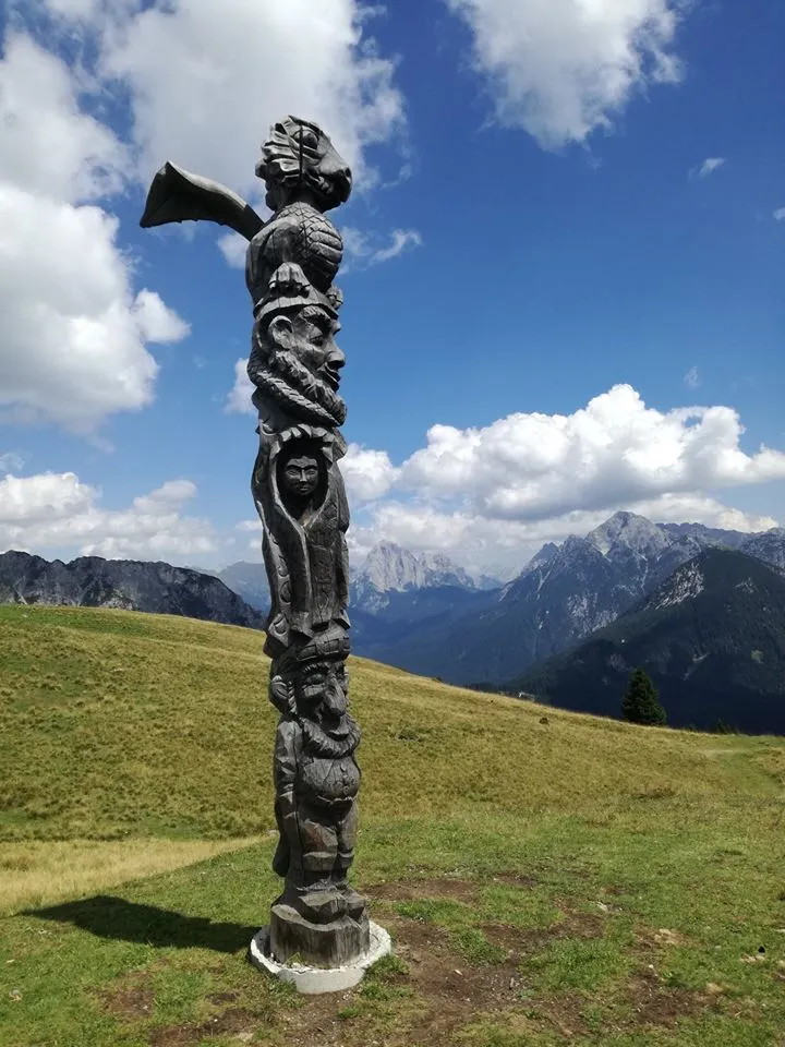 Photo showing: Il totem situato sulla vetta del Zovo