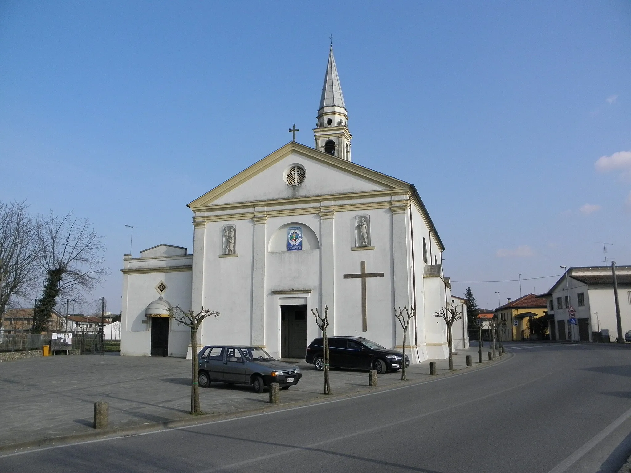 Photo showing: Terrassa Padovana, la chiesa parrocchiale di san Tomaso Apostolo (non è un errore, Tomaso e non Tommaso).