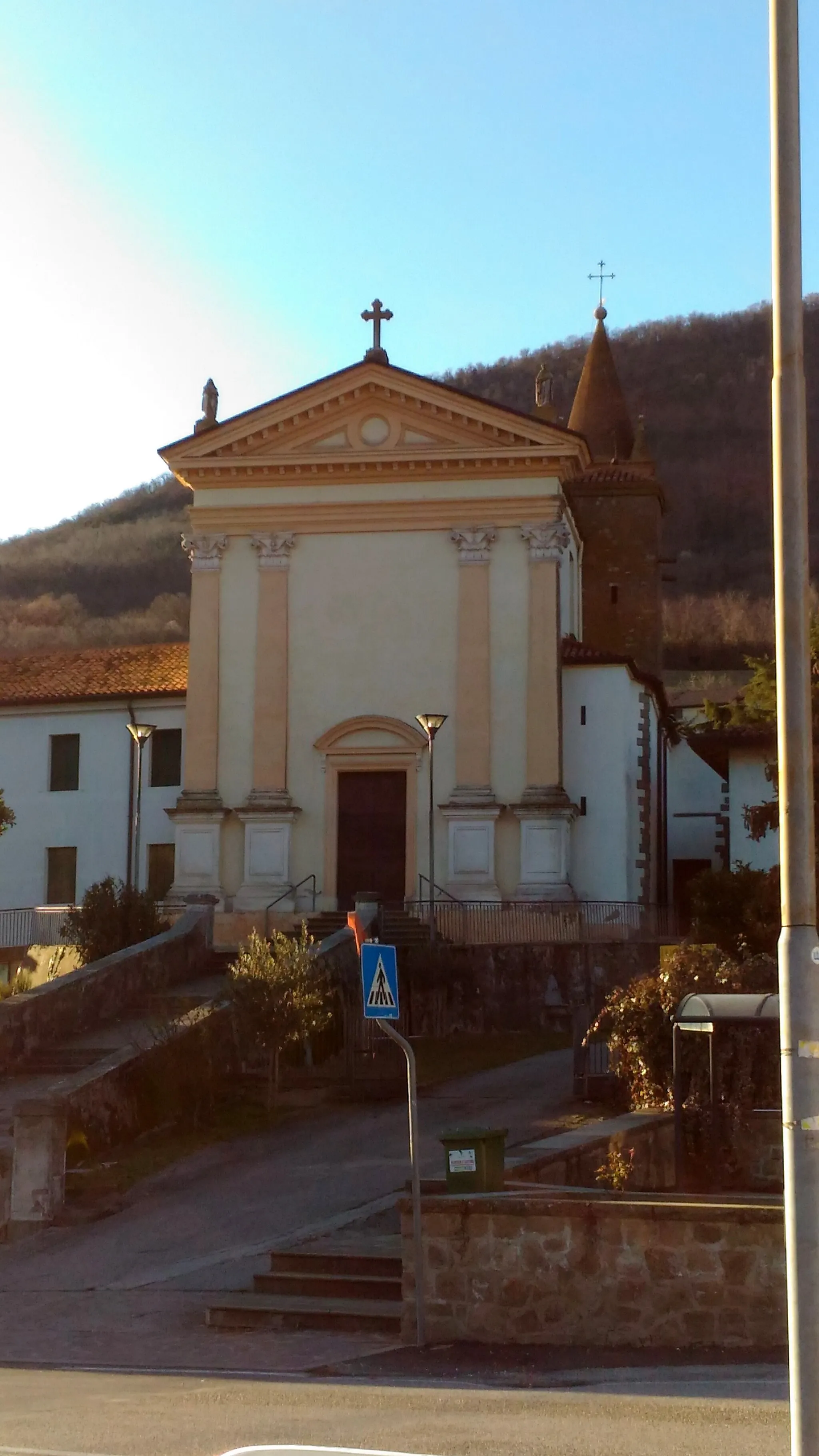 Photo showing: Cinto Euganeo: la chiesa parrocchiale di Santa Maria Assunta.