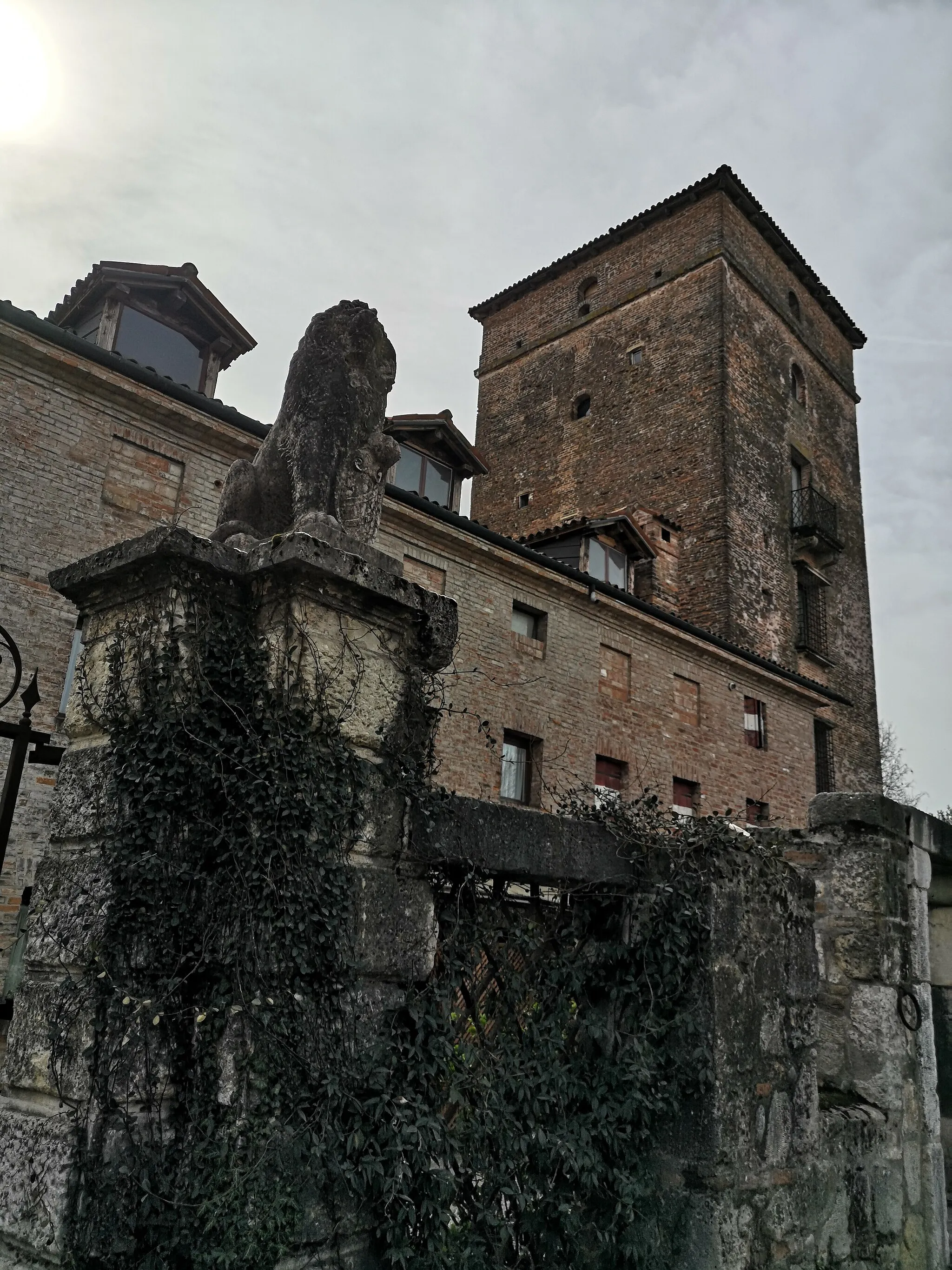 Photo showing: La Torre Rossa Campodoro - opera difensiva eretta in un punto strategico delle rogge, che tra il dodicesimo e quattordicesimo secolo fu oggetto di aspre contese.