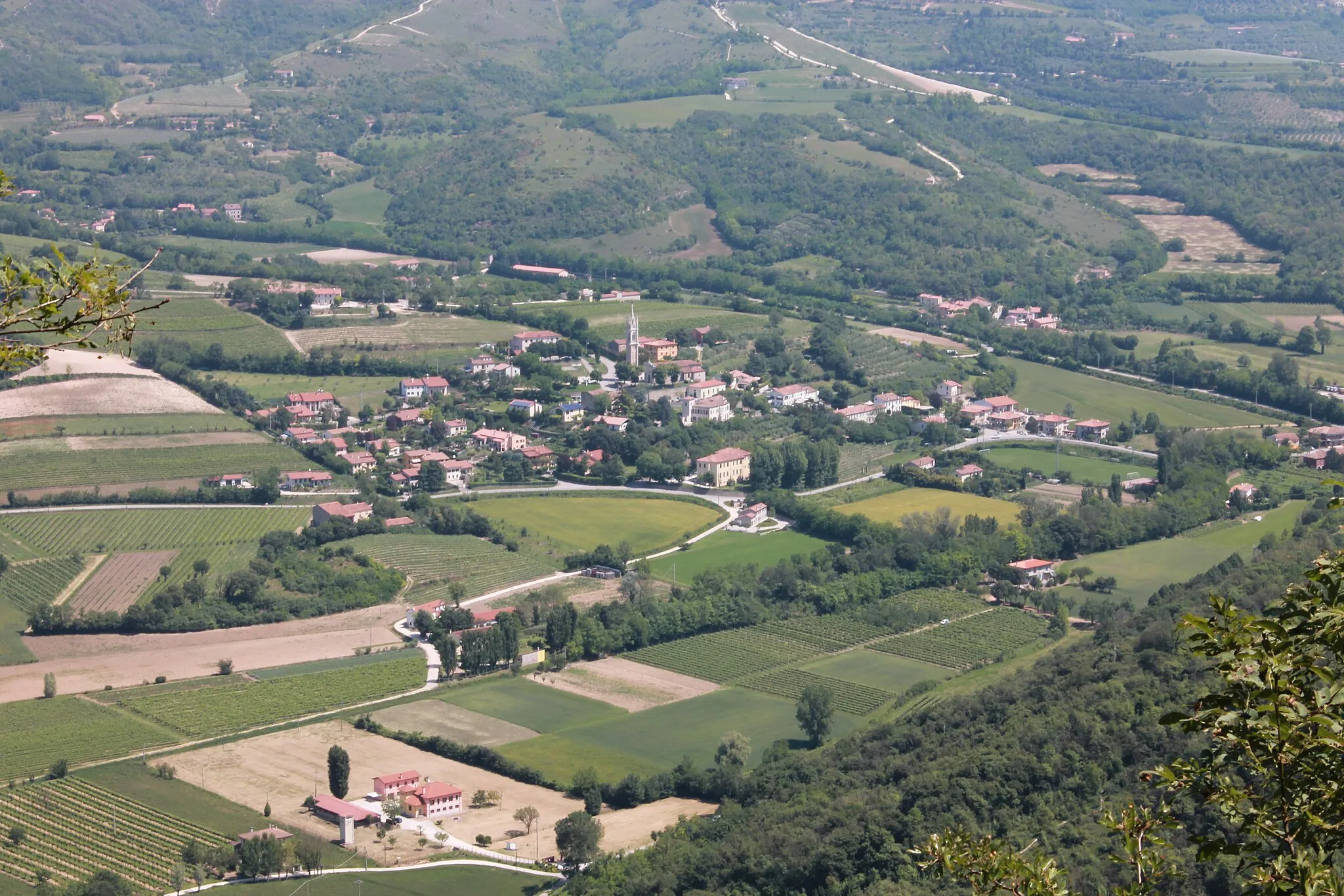 Photo showing: Veduta di Valle San Giorgio dal Monte Cero (409 m).