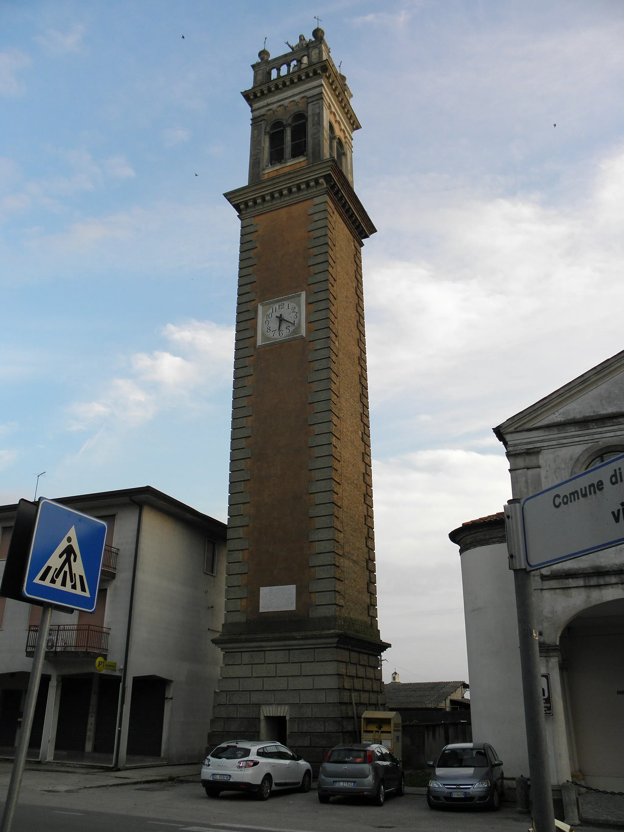 Photo showing: Correzzola: il campanile della chiesa parrocchiale di San Leonardo.