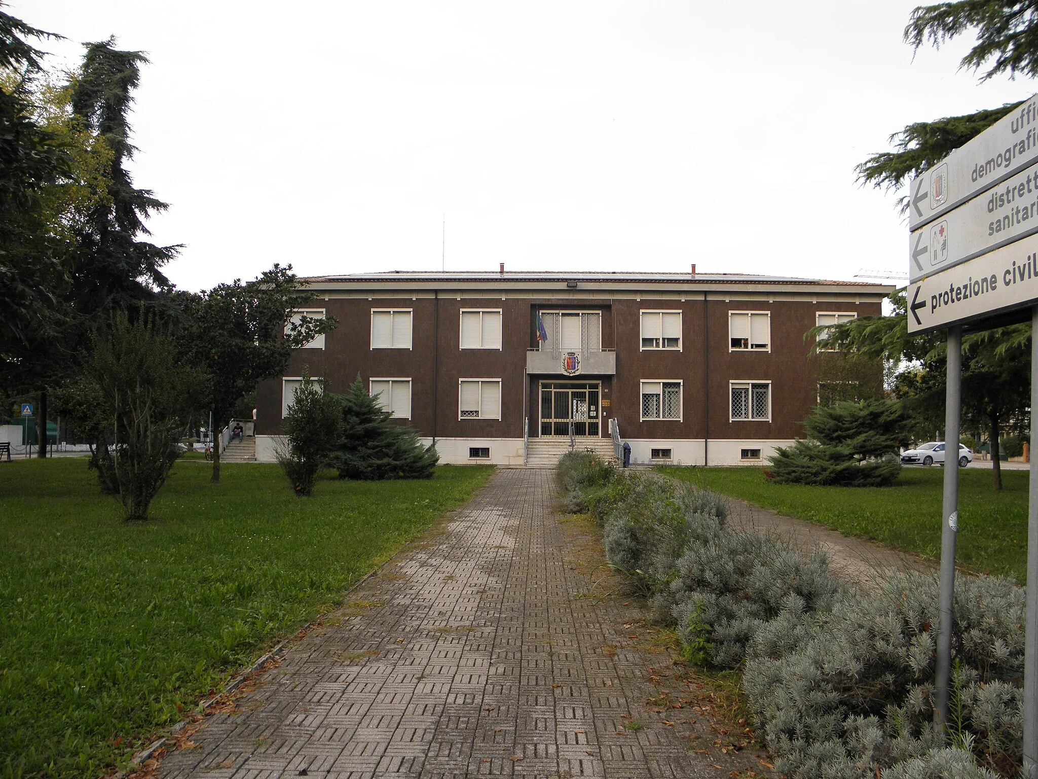 Photo showing: Correzzola, la palazzina municipale.
