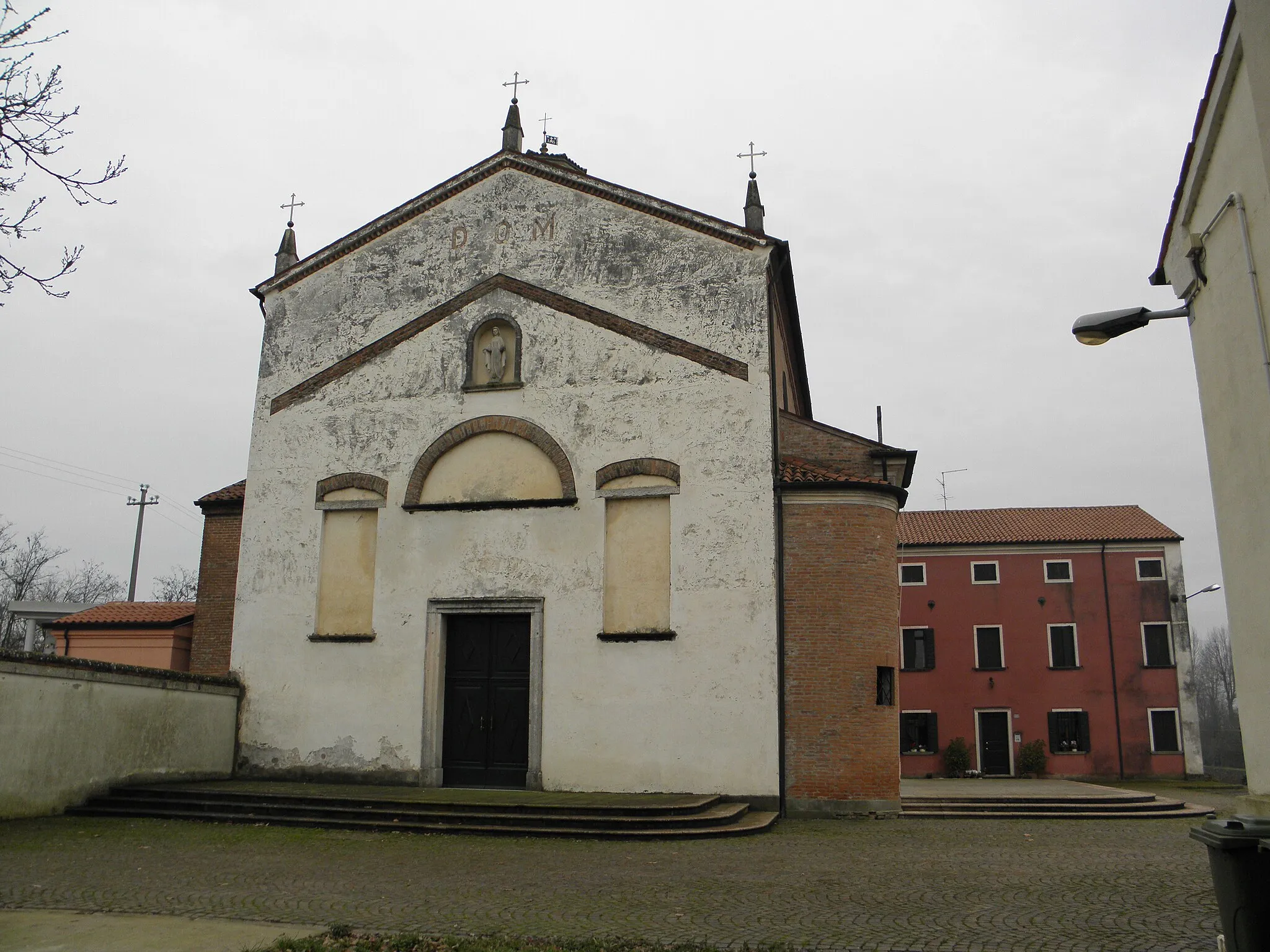 Photo showing: Valli Mocenighe, frazione di Piacenza D'Adige: la chiesa parrocchiale dell'Annunciazione della Beata Vergine Maria.