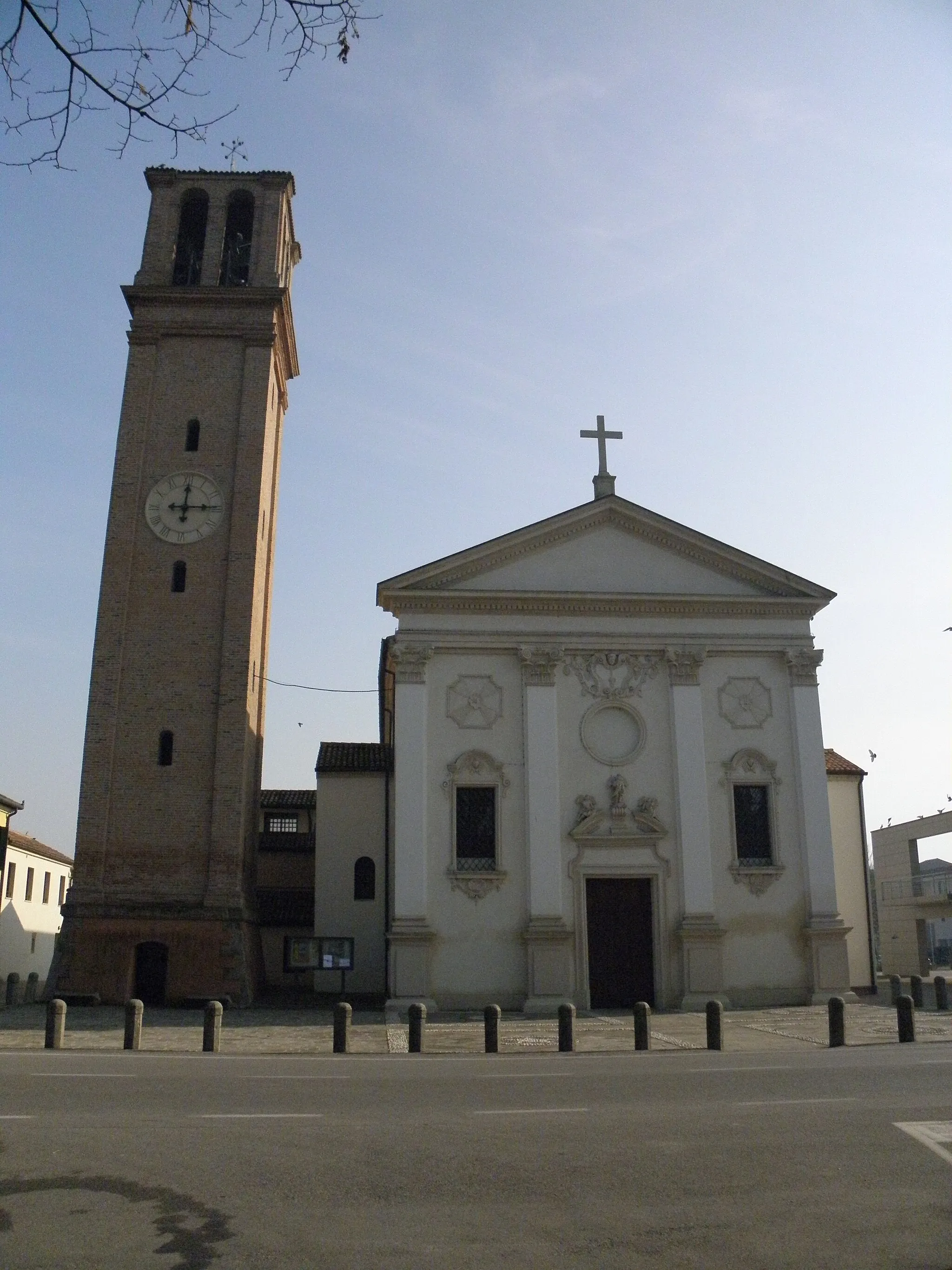 Photo showing: Vescovana, provincia di Padova: chiesa parrocchiale dedicata a San Giovanni Battista.