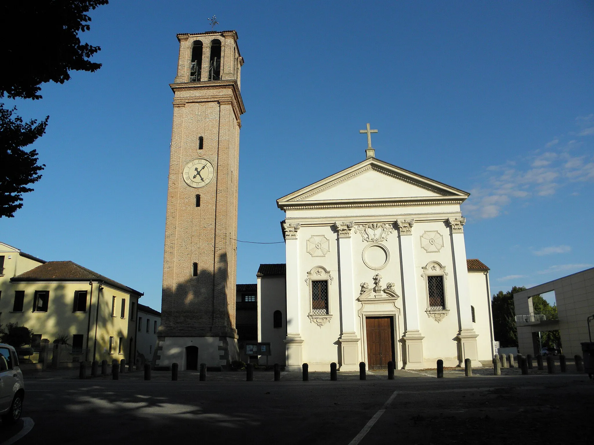 Photo showing: Vescovana, la chiesa parrocchiale di San Giovanni Battista.