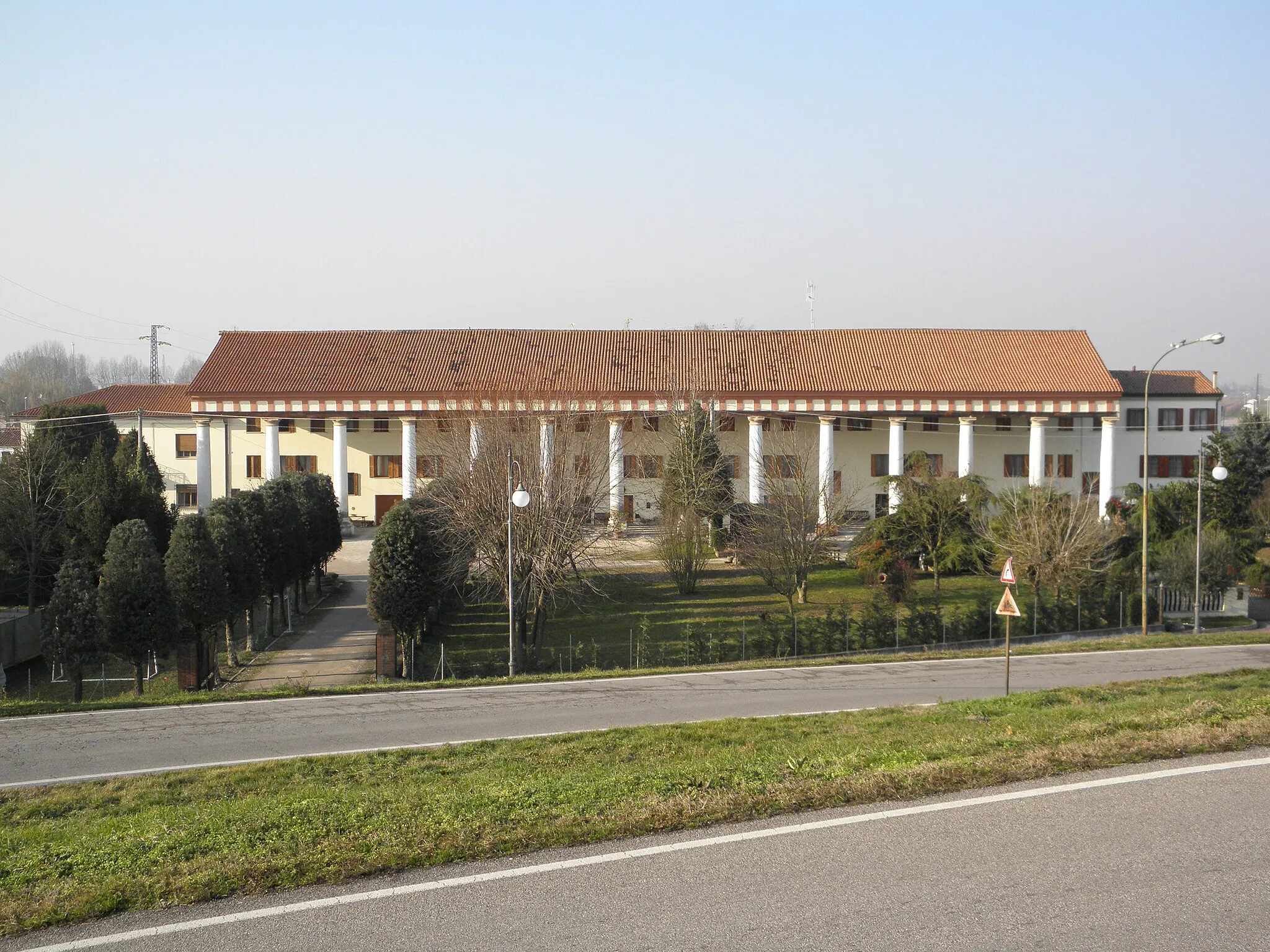 Photo showing: Boara Pisani, la barchessa (XVII secolo).