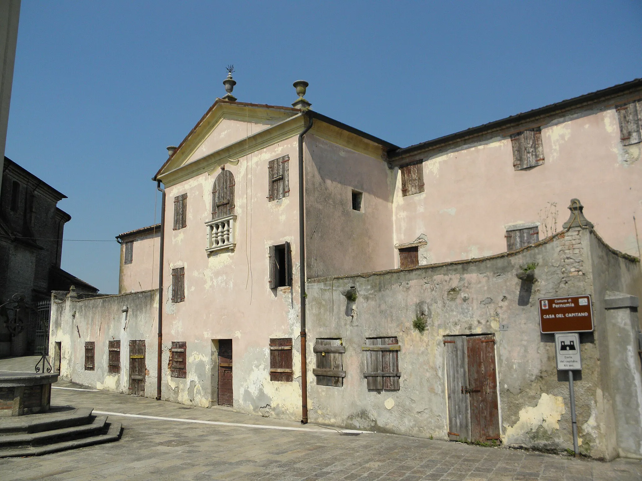 Photo showing: Pernumia, la Casa del Capitano, già Ospitale Ca’ di Dio,